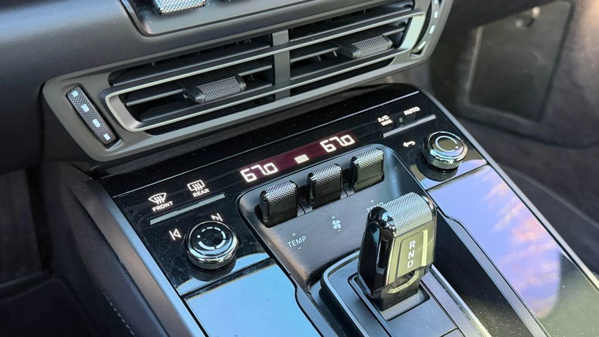 mph020_900427341_4ac254210a244befbe82c3281fd6b875_5c7586710e