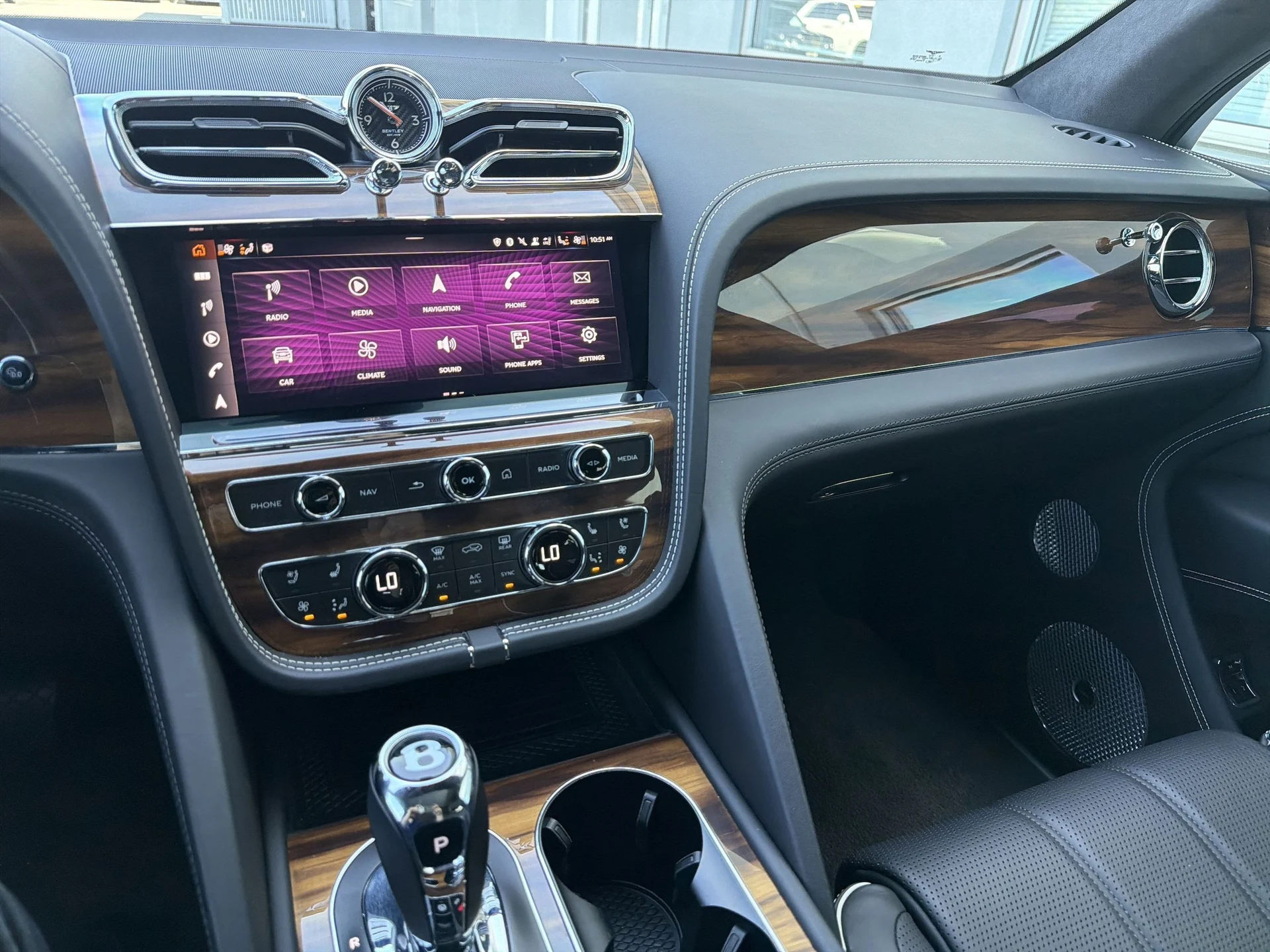 mph020_902345802_c48496fc39608b80006d40cf7849ff42x_329813eb21