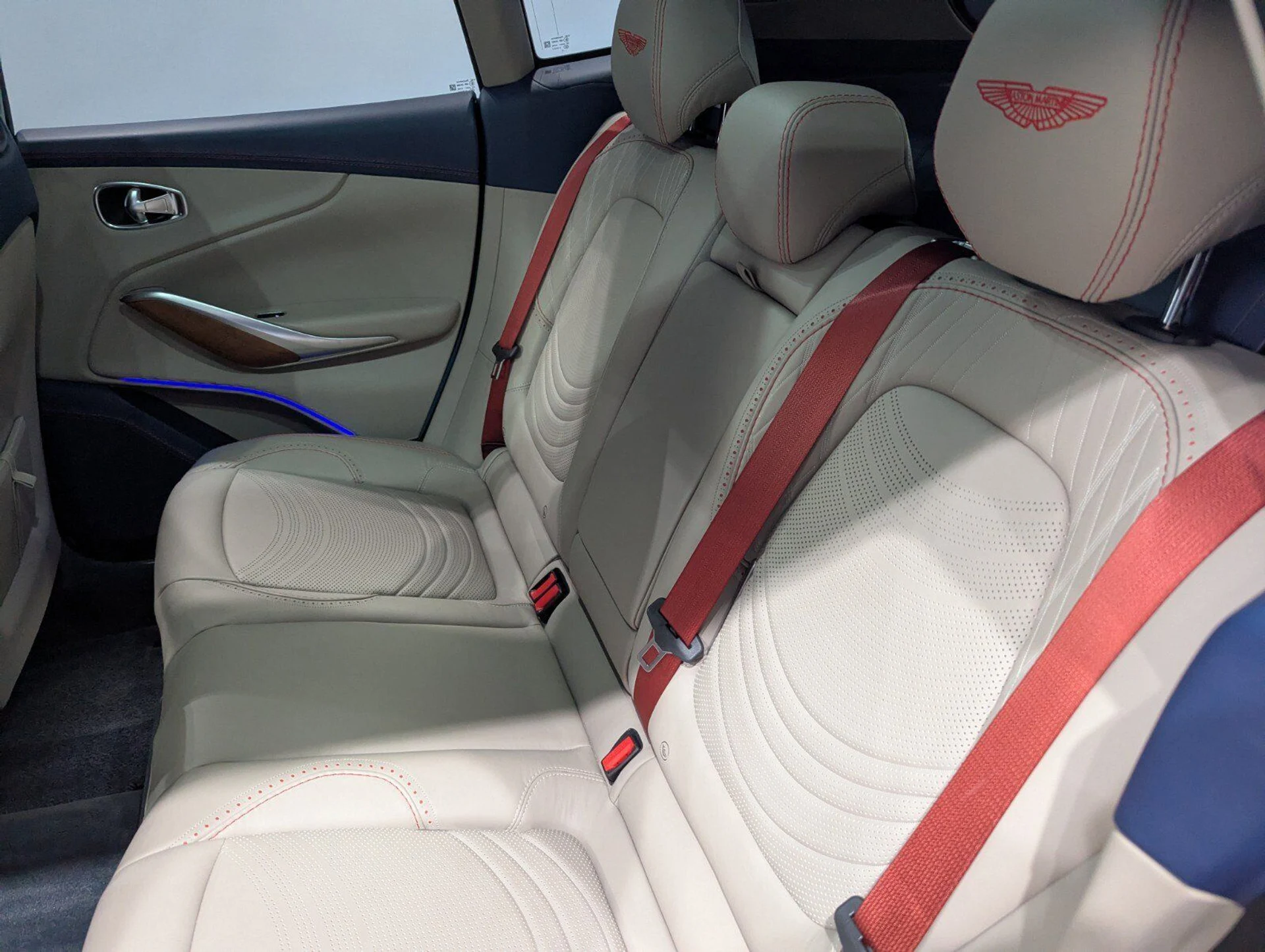 mph020_907513505_d30f138e8de5a09058bbae752ff9e261_4df2b437fc