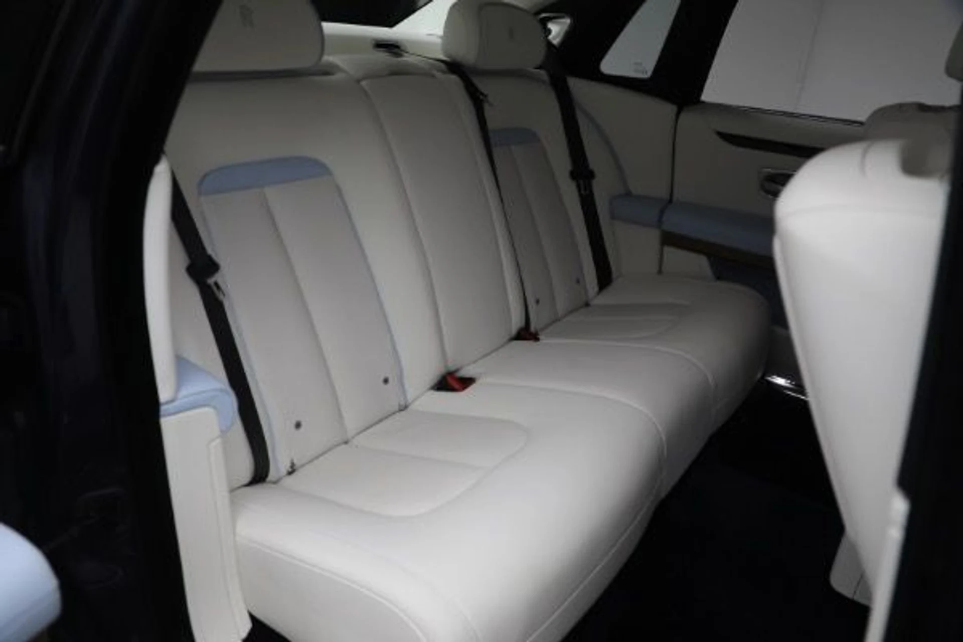mph020_908848028_New_2025_Rolls_Royce_Ghost_54ffca305f