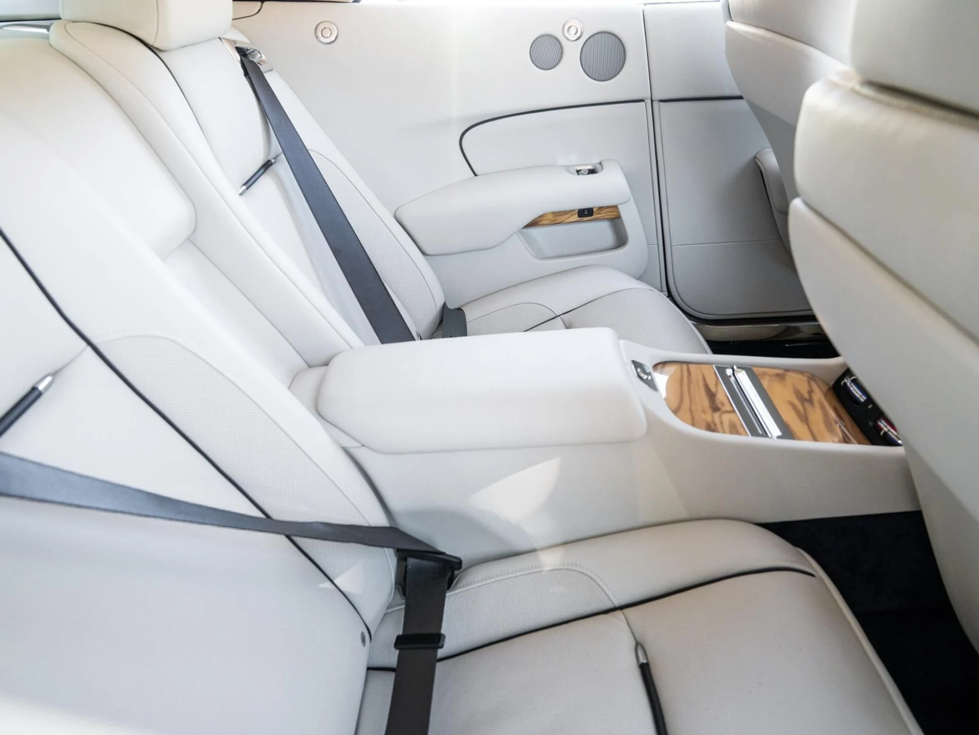 mph020_911328038_Used_2016_Rolls_Royce_Dawn_2dr_Convertible_1769595365_1773688f29