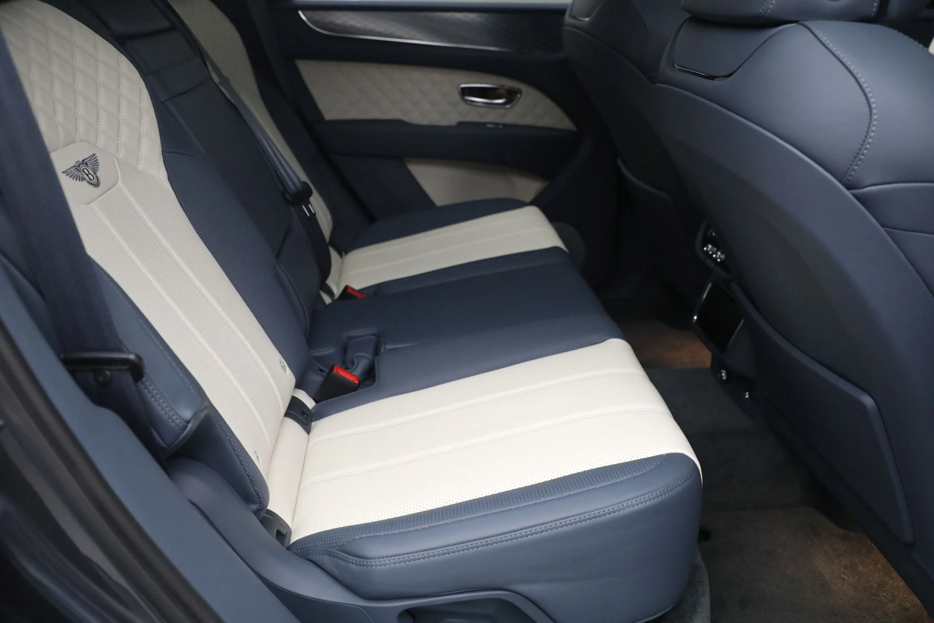 mph020_918923813_Used_2021_Bentley_Bentayga_Speed_1699298387_555b4b4385