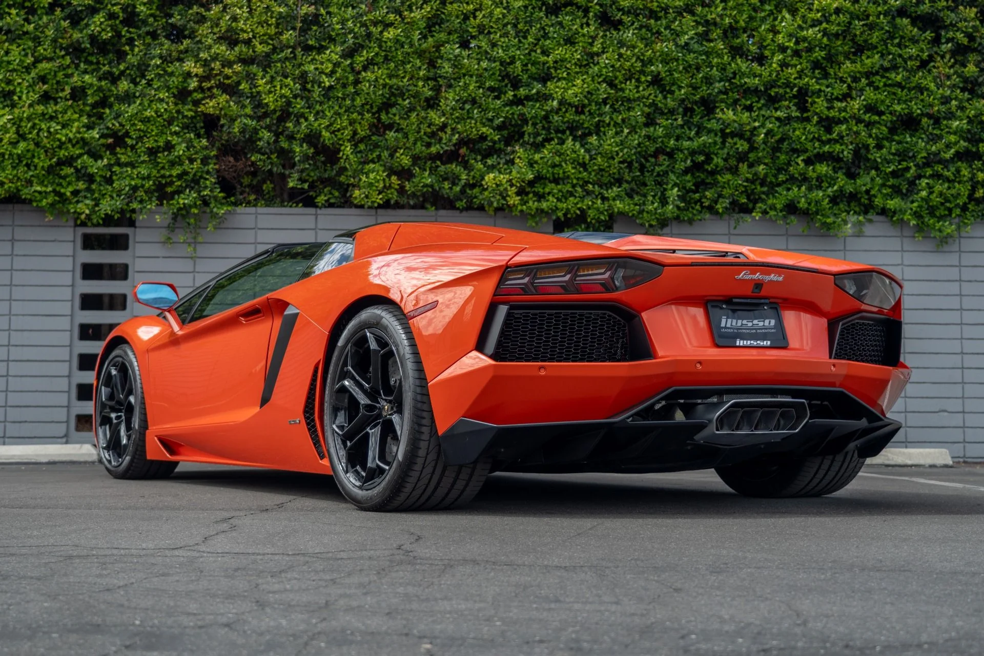 mph020_922623984_Used_2014_Lamborghini_Aventador_LP_700_4_1760049910_893b8fd363
