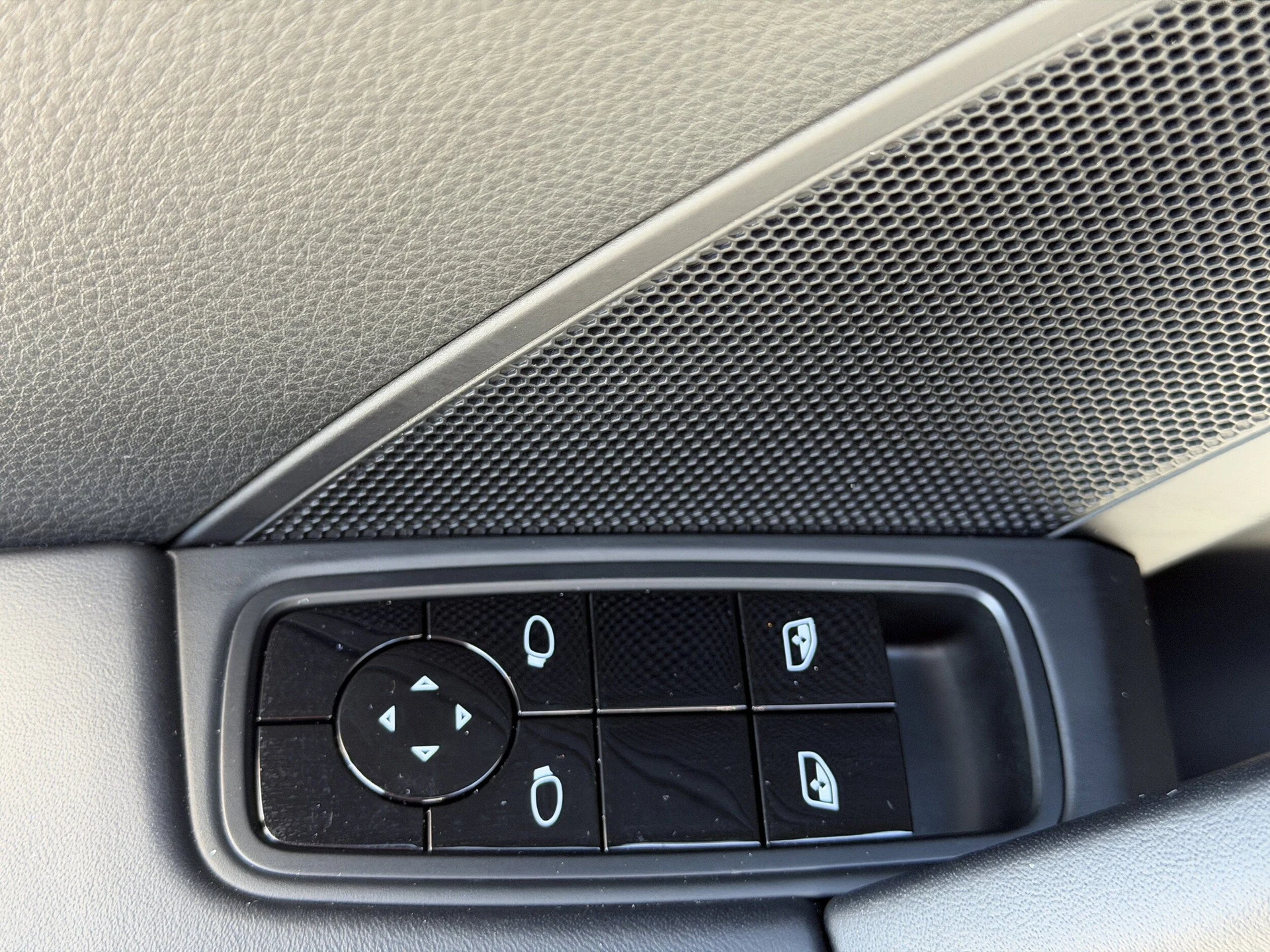 mph020_927092565_0095d002ba1f2393d486377a2c225d53x_4c09a4a969