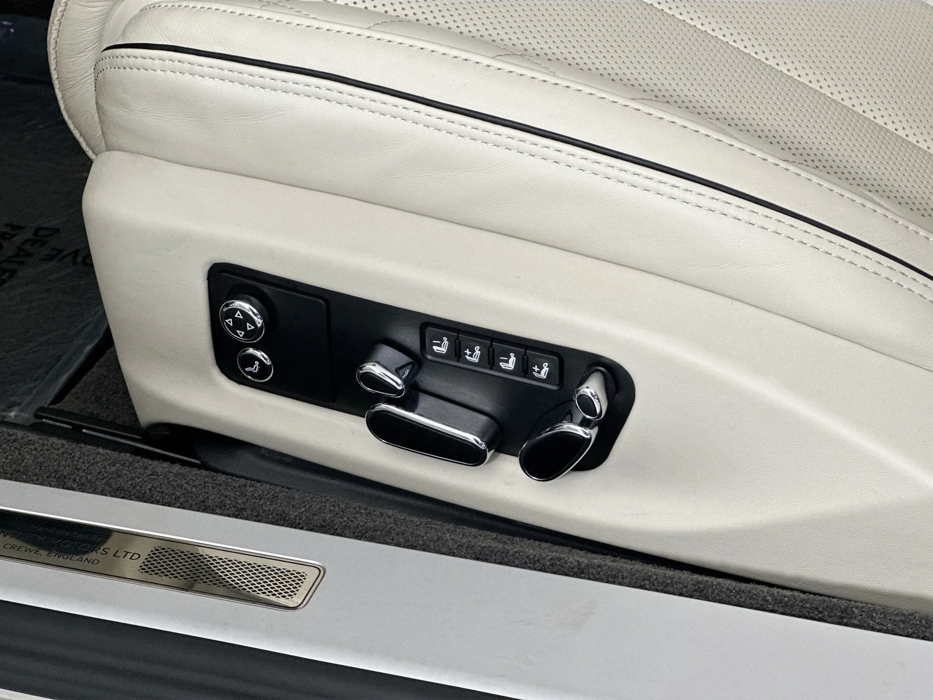 mph020_928246420_21_d26826c990