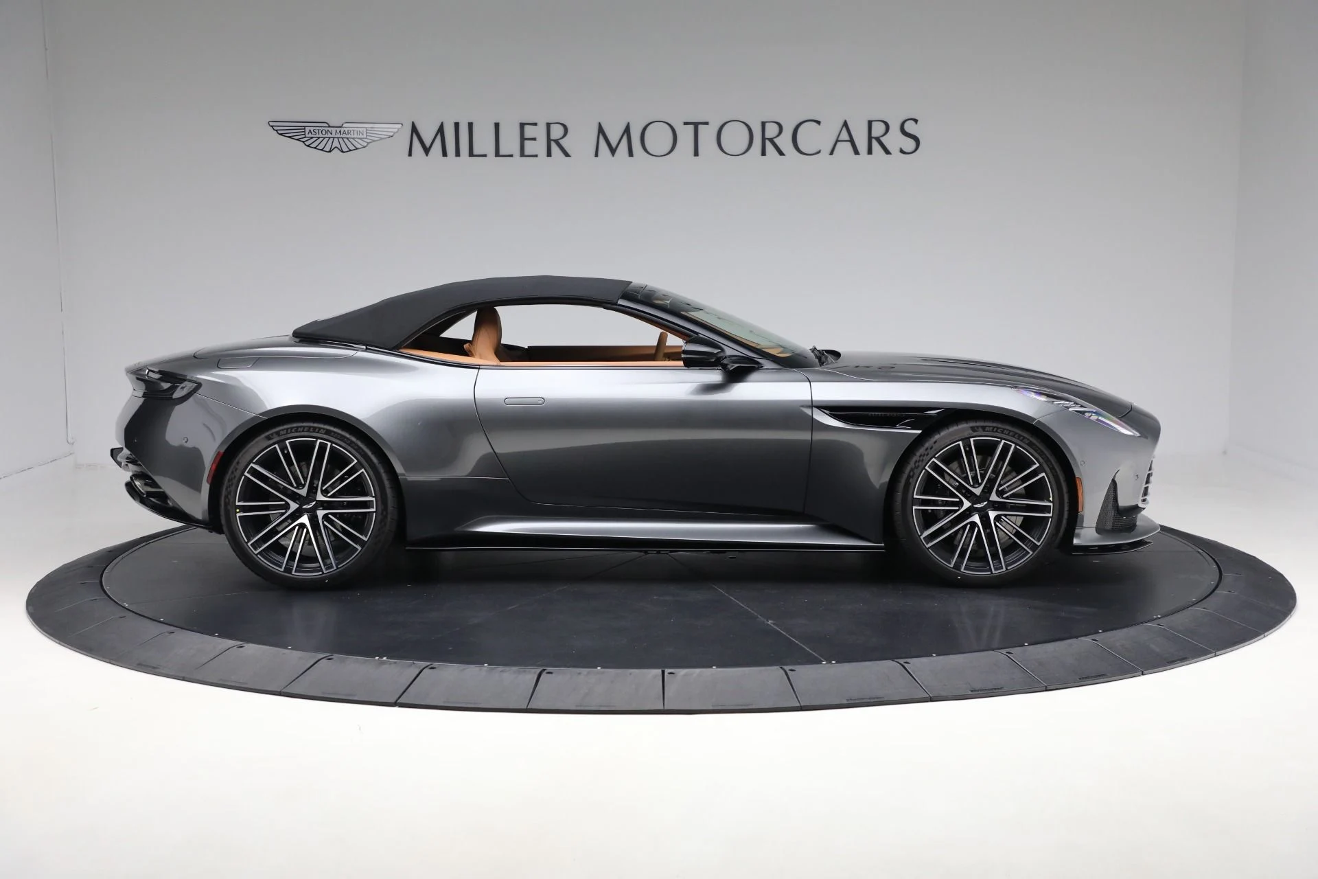 mph020_929502638_New_2025_Aston_Martin_DB_12_Volante_0aa145f821