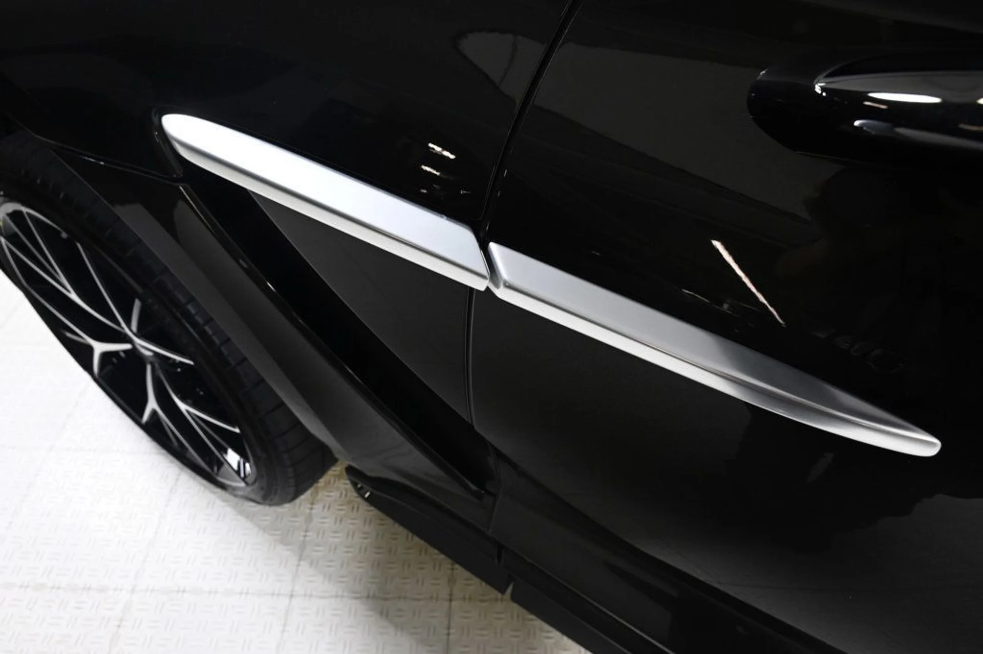 mph020_932289338_new_2026_aston_martin_dbx_707awd_11350_22969430_21_1024_1b6e05b2e1
