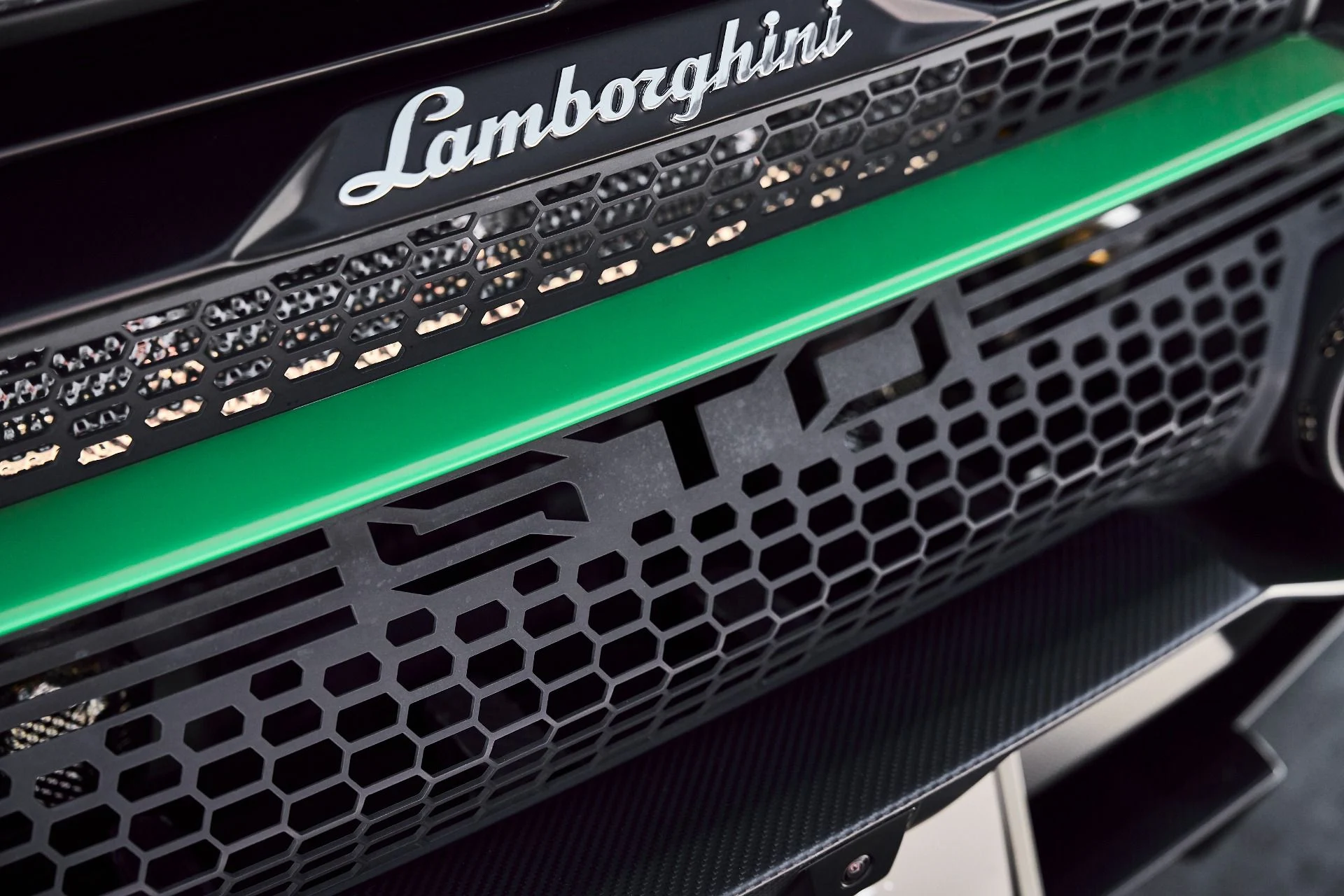 mph020_934498971_Used_2022_Lamborghini_Huracan_STO_Base_1774488358_5ba2d29b5b