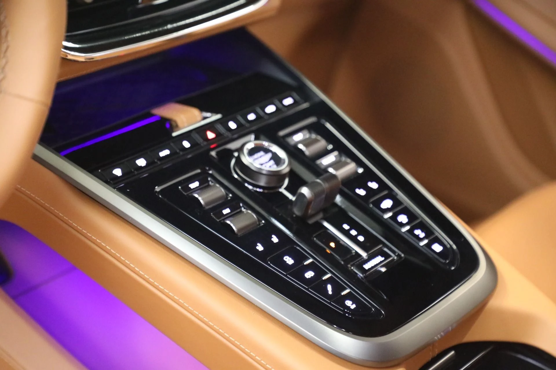 mph020_937748471_New_2026_Aston_Martin_DBX_707_1770419667_0a24934568