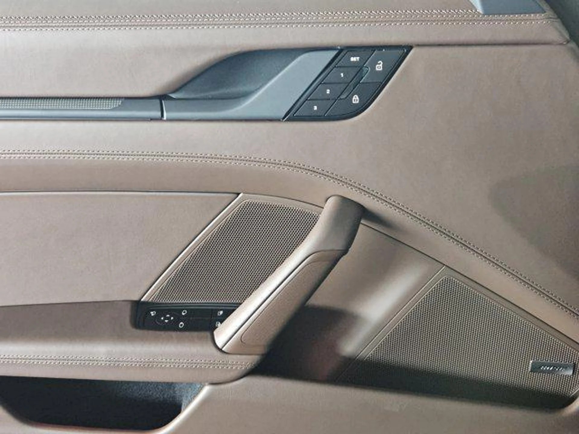 mph020_939282867_9s_CJ_Vv_U7_Kjw4u_Wk39shmx_YD_l4_Y_ee3f3d0f6b