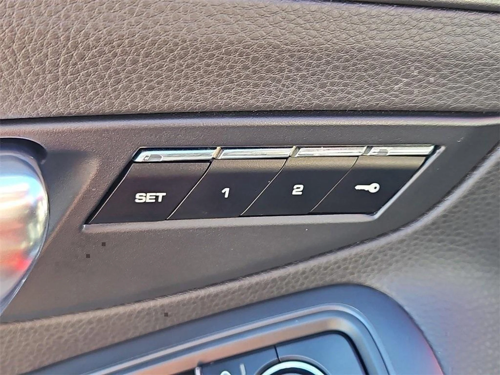 mph020_94028360_A_po5m_OP_3_G1_Ay0vkp_Bvp_VG_Fo_Hr_M_417172097a