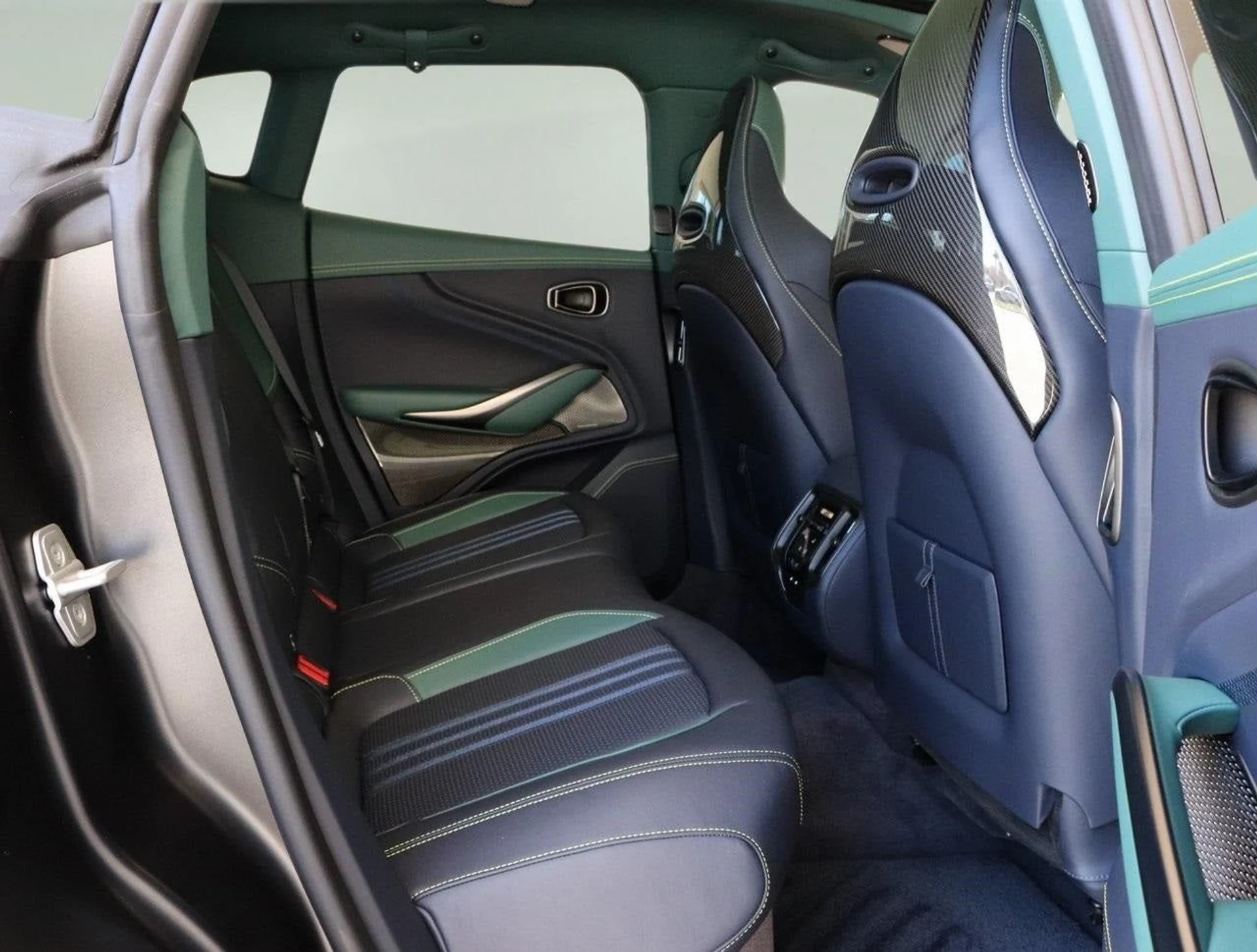 mph020_941333855_21_9434eb2c81