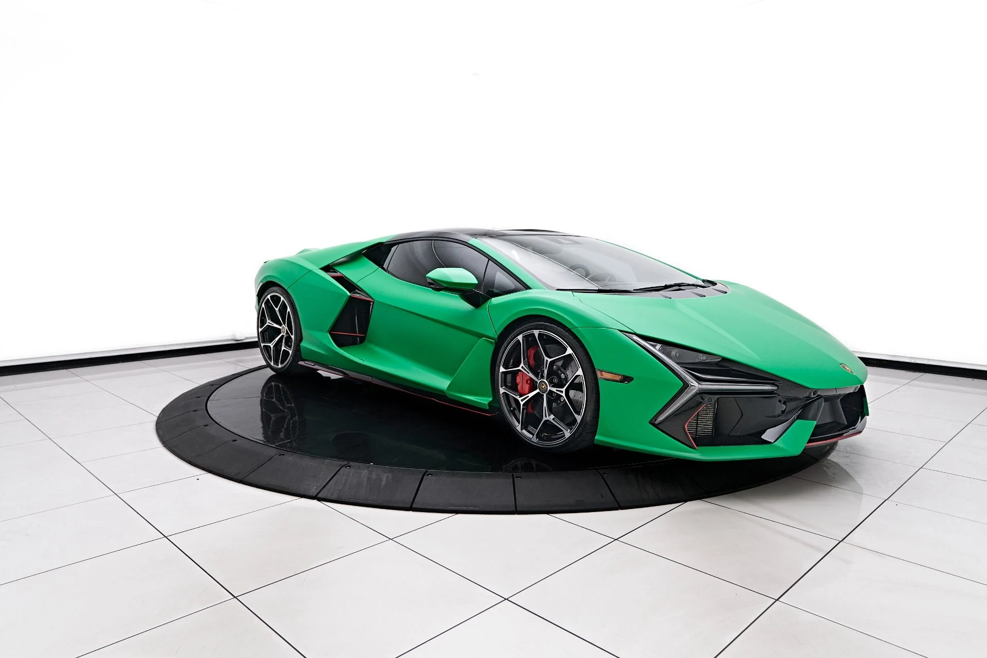 mph020_947171292_Used_2024_Lamborghini_Revuelto_Base_1756951523_3ebfaa150b