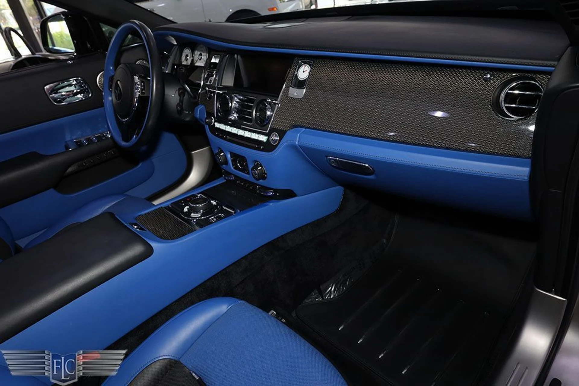 mph020_950663455_used_2018_rolls_royce_dawn_blackbadgeconvertible_6305_22965393_21_1024_ed541baf5f