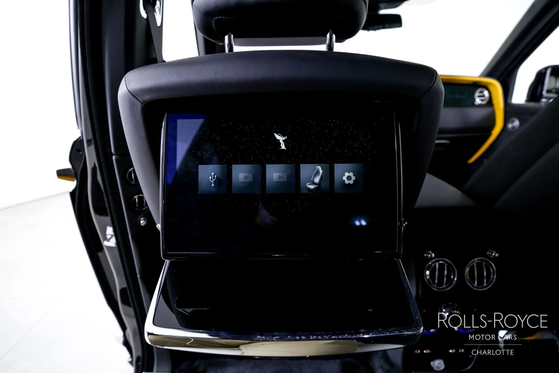 mph020_951457708_Used_2025_Rolls_Royce_Cullinan_1746196138_b711b96231