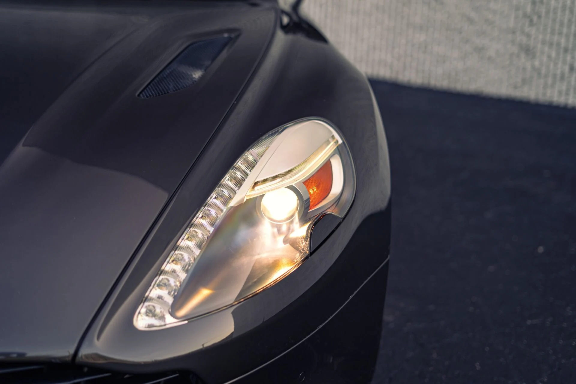 mph020_958373092_Used_2014_Aston_Martin_Vanquish_Carbon_Exterior_Package_1783984882_b1e065626f