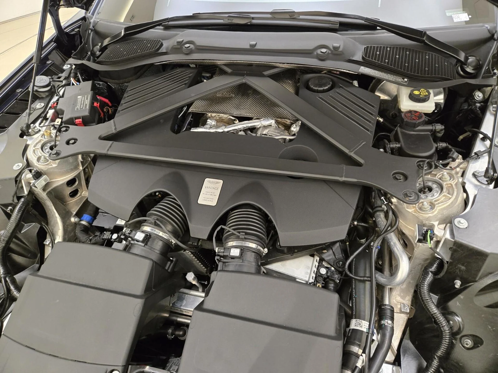 mph020_962031520_New_2026_Aston_Martin_Vantage_1761803391_b189710b4d