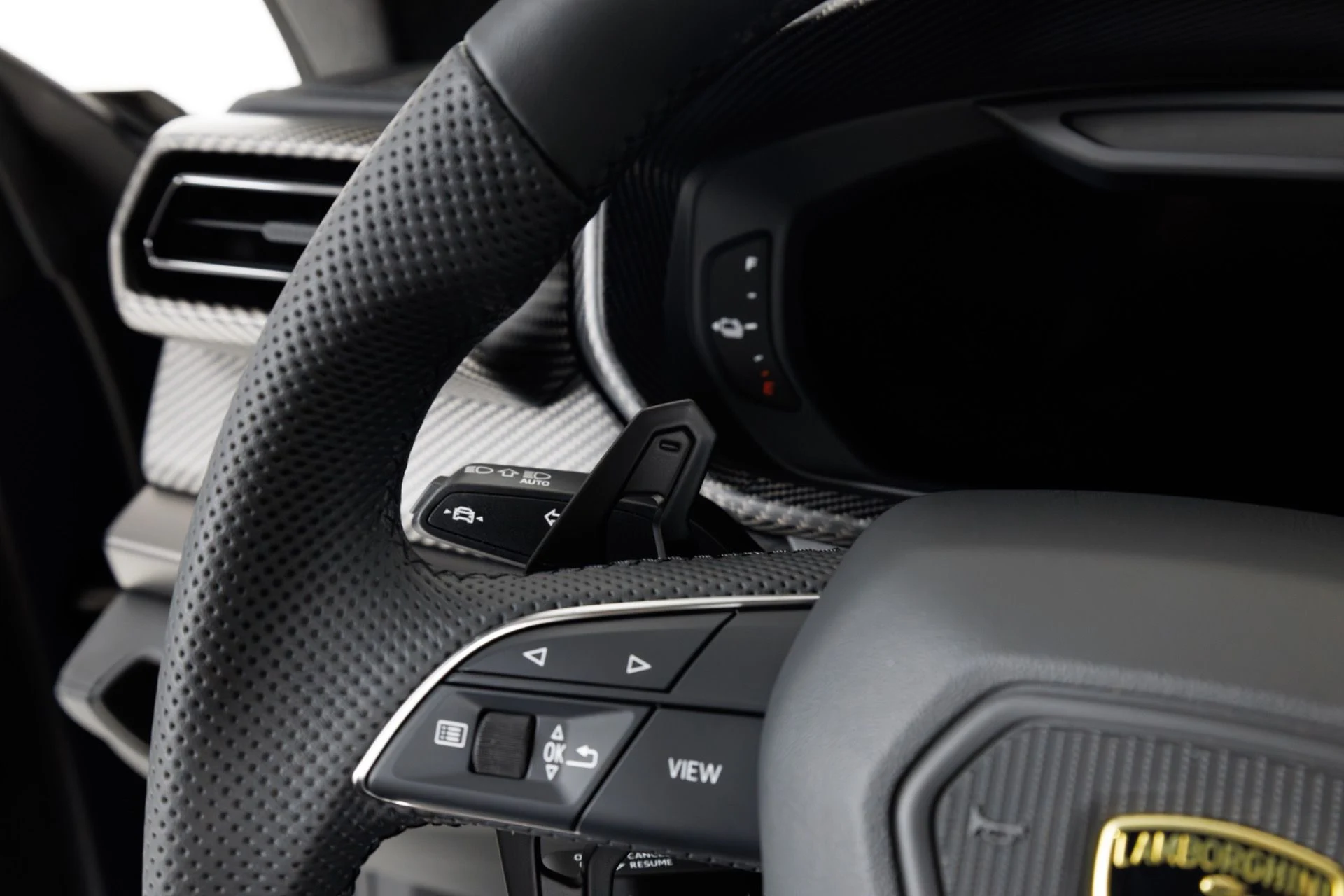 mph020_96466626_Used_2025_Lamborghini_Urus_SE_1779304703_a9bd3bc12c