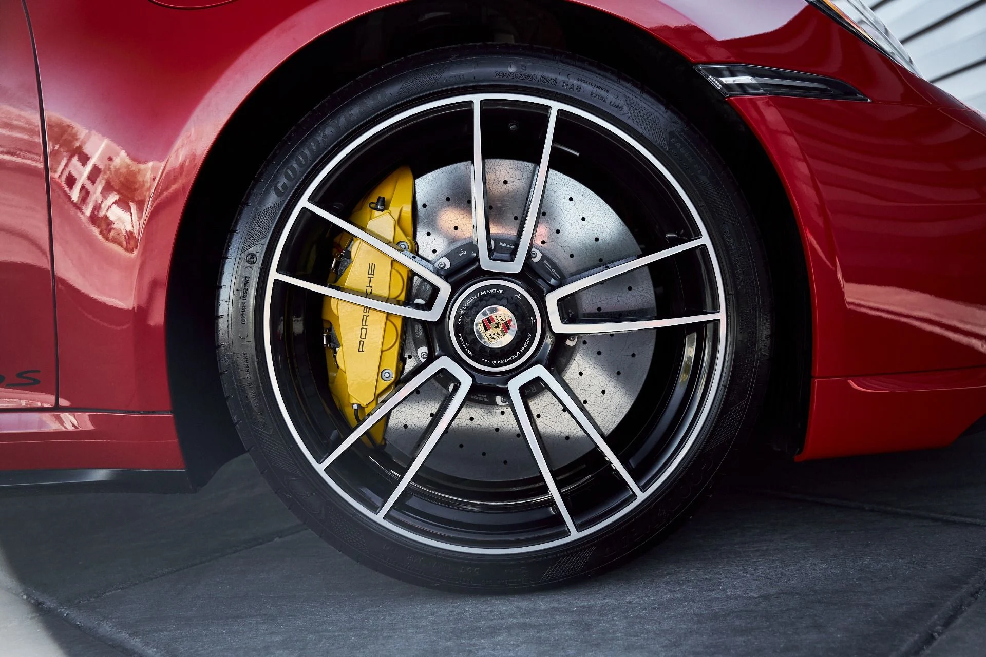 mph020_967014775_Used_2021_Porsche_911_Turbo_S_1768616616_08db71c526