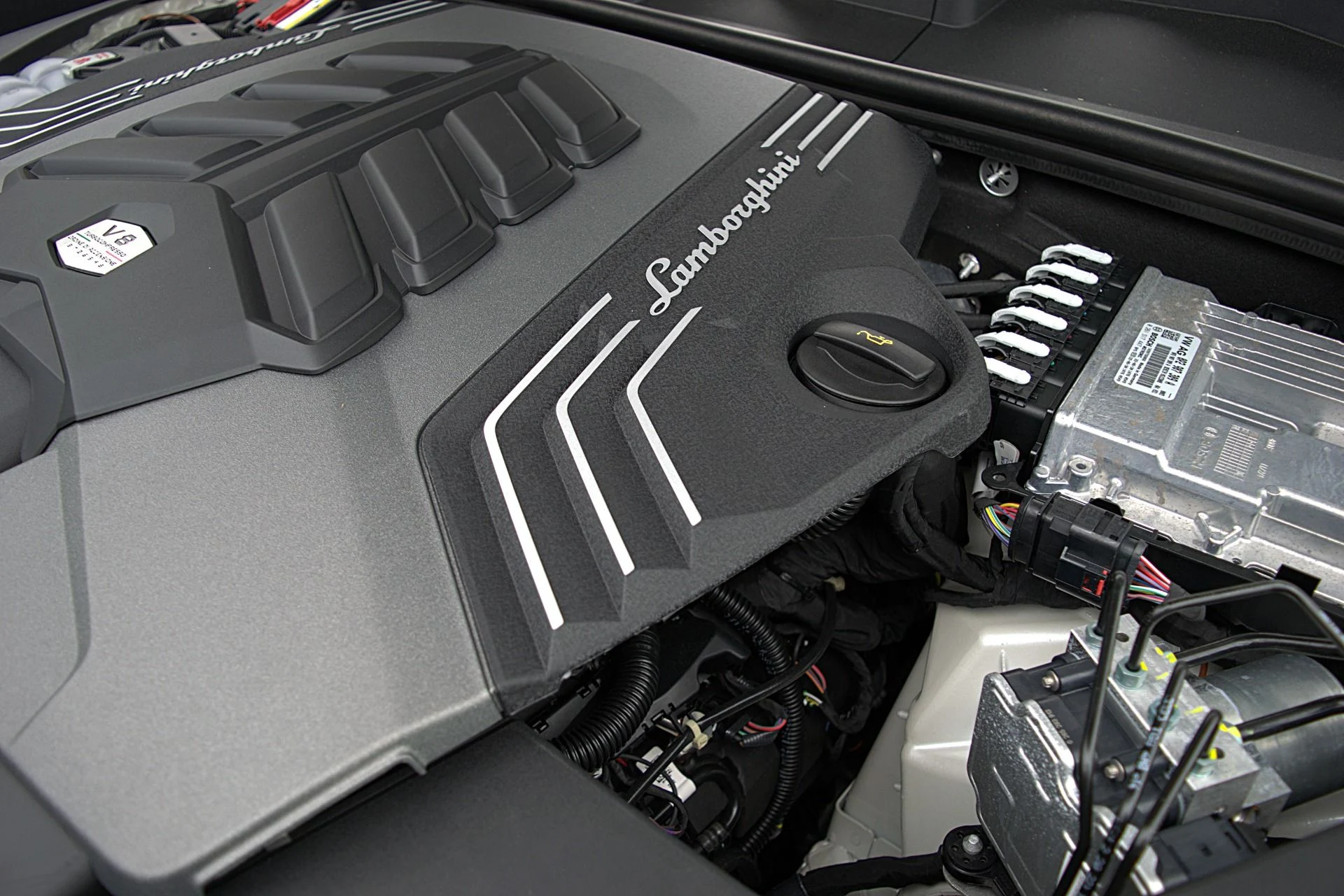 mph020_970451377_Used_2022_Lamborghini_Urus_SELEZIONE_PRE_OWNED_CERTIFIED_649e5695c7