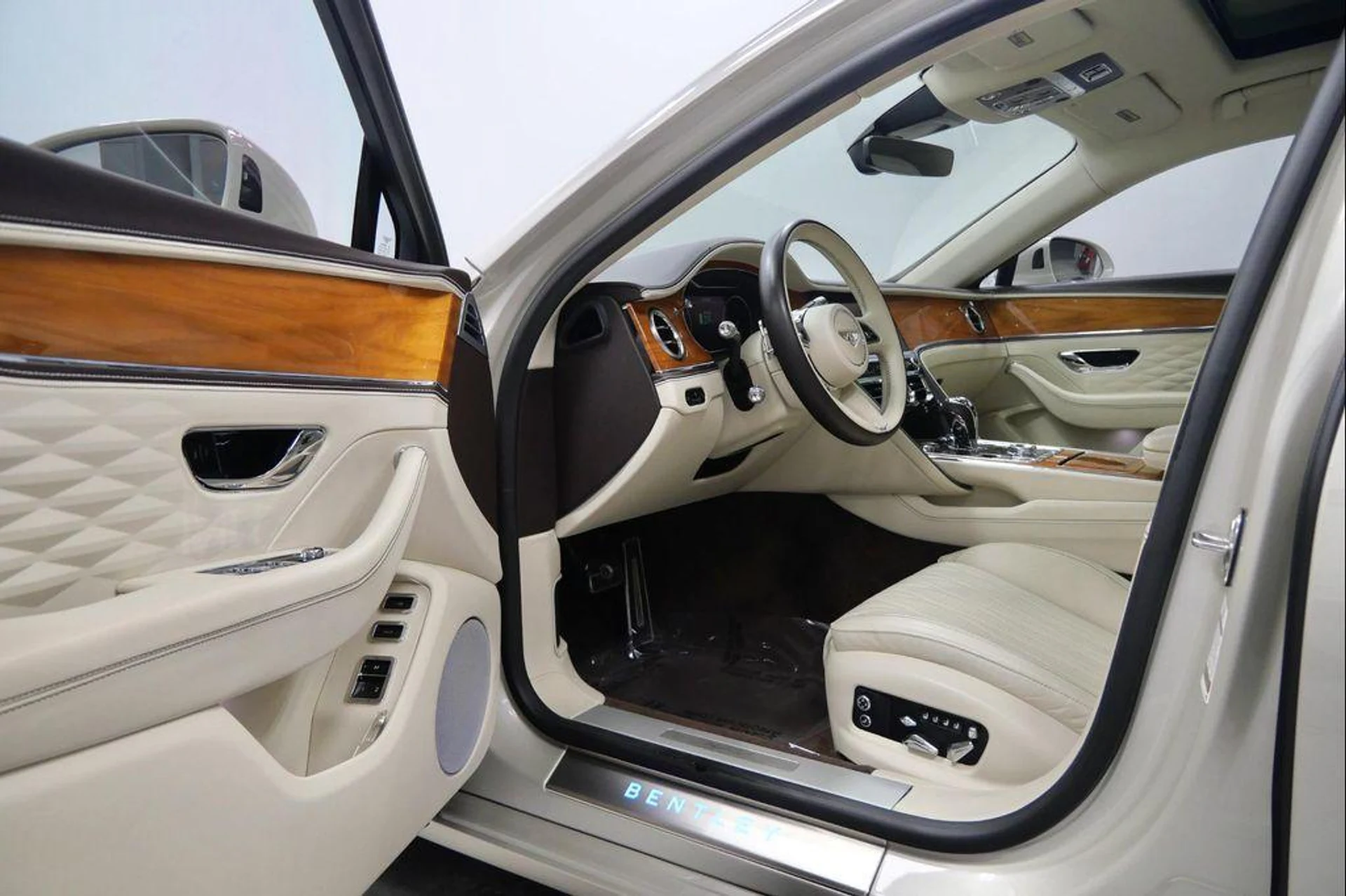 mph020_970799590_Xm_WKG_Qd_W8vbehtx3_Cj_I0_J8_Wfx_N8_e139ec103f