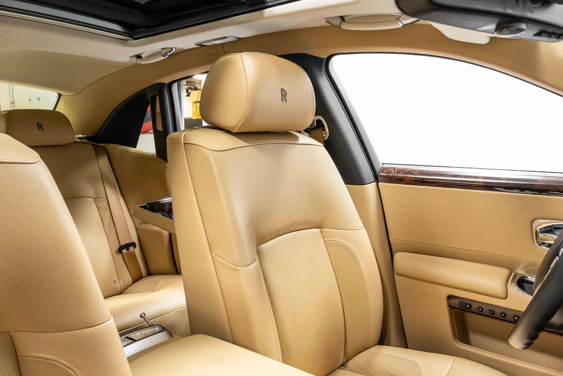 mph020_972021755_Used_2011_Rolls_Royce_Ghost_1771348774_f322ce8de8