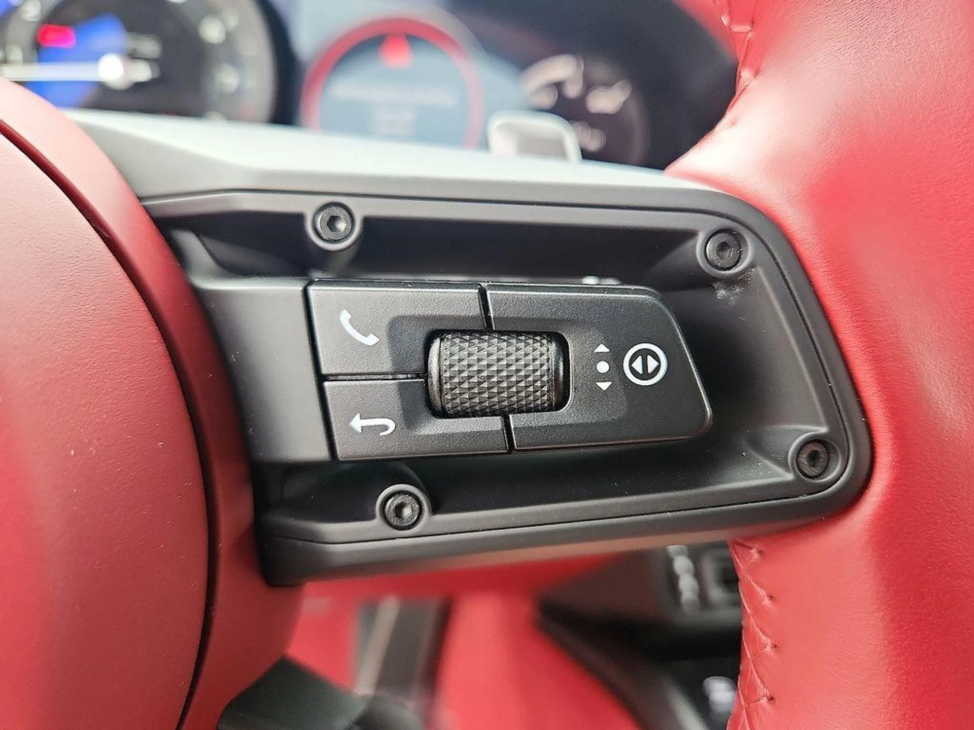 mph020_973159845_5_O0r_TE_3h_LK_5okt_G_Hr_L3_O_Kq_Vw4_GM_17365423a3