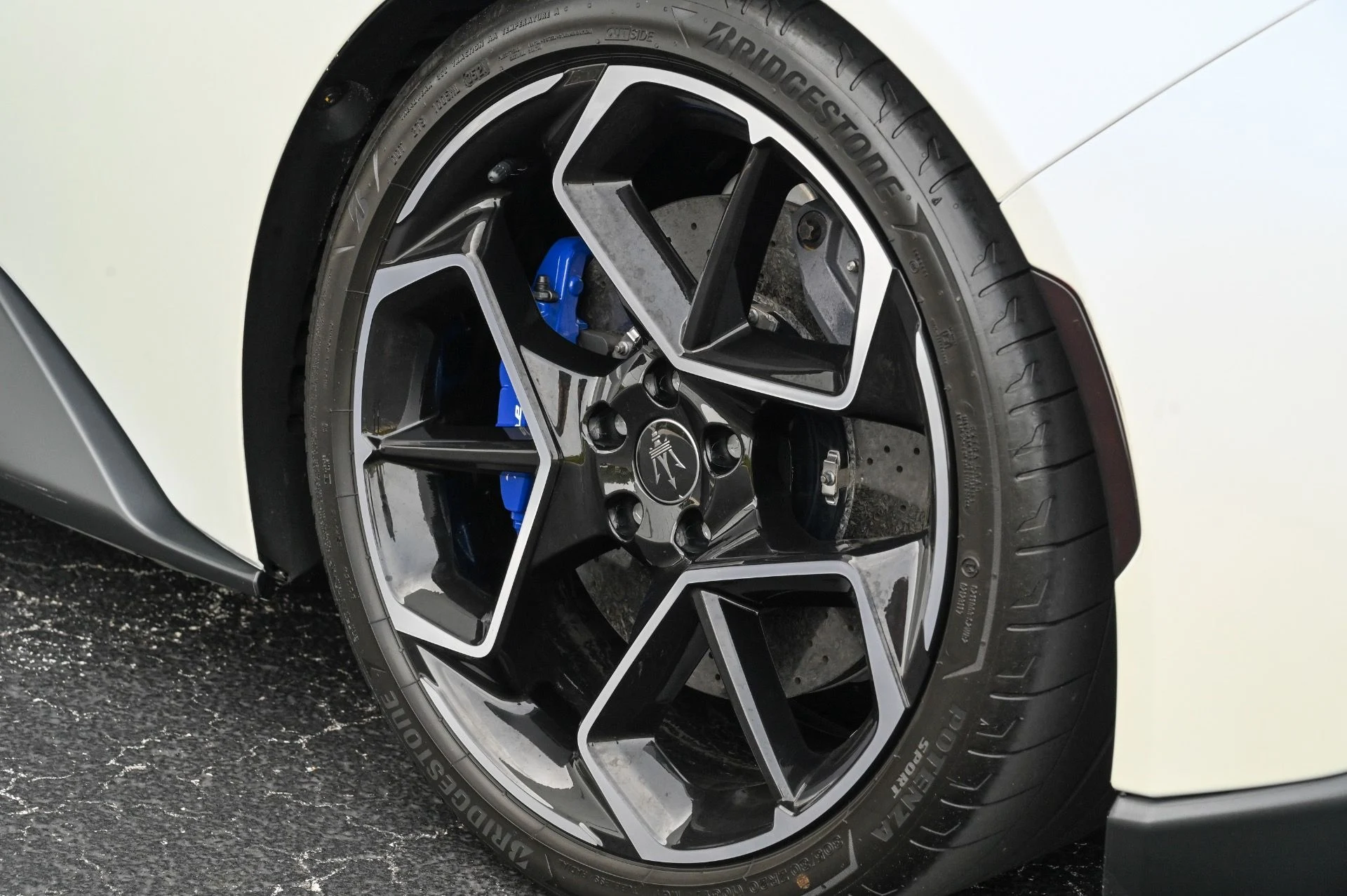 mph020_976910070_Used_2022_Maserati_MC_20_1715696685_7aa7789eb7