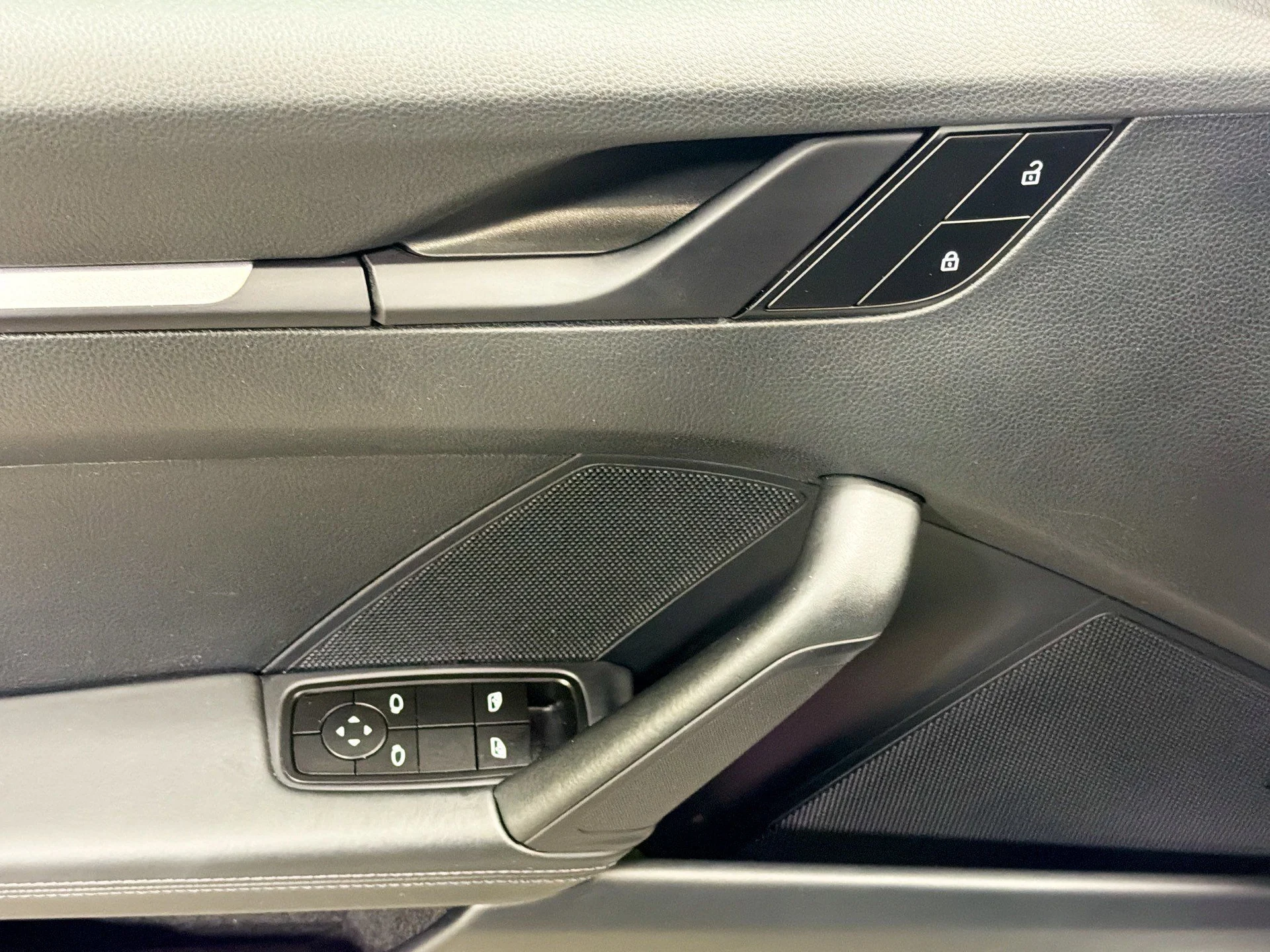 mph020_981831534_059a9831464a06d8232825b6bf6c3065_d10b6f46e8