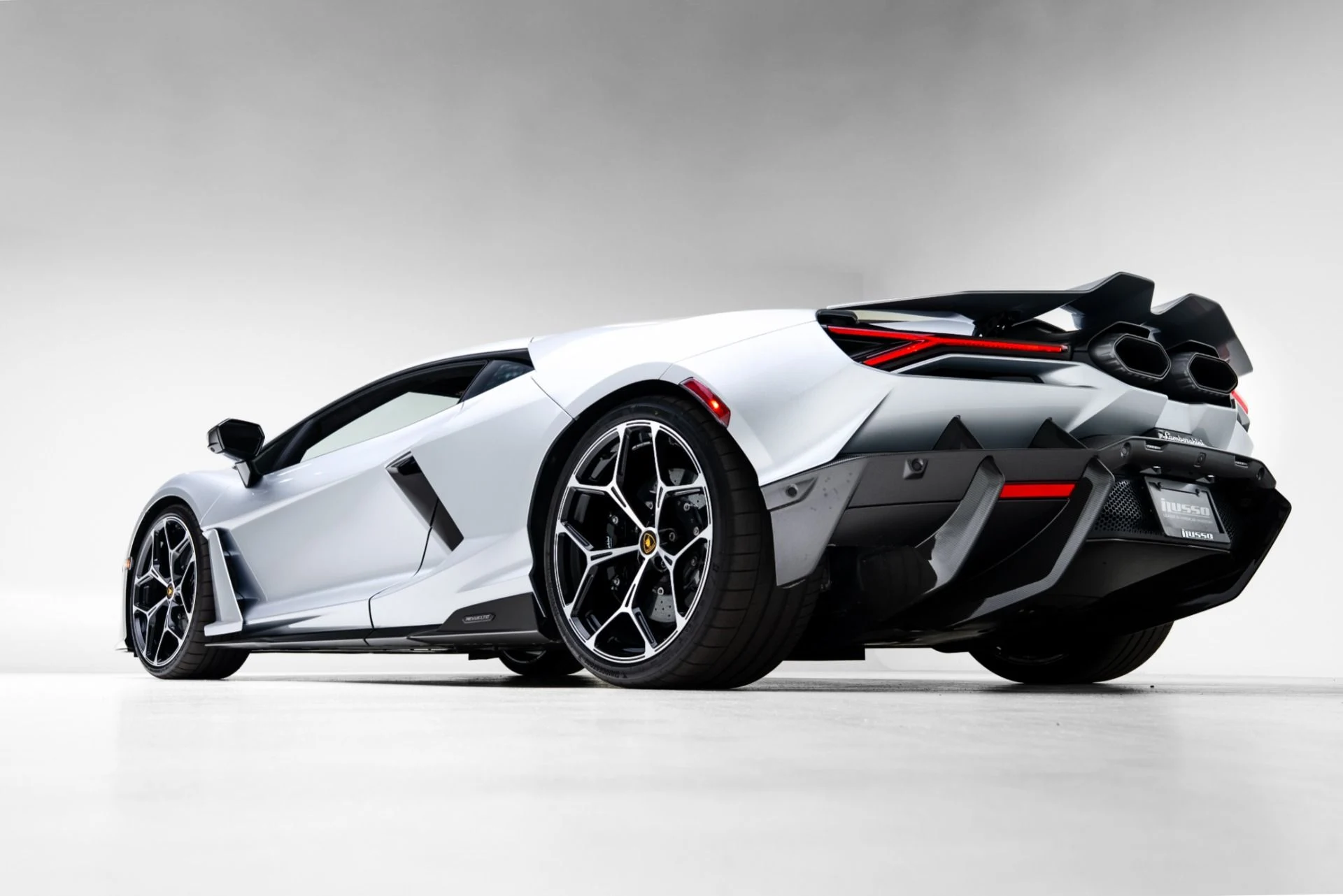 mph020_987145410_Used_2025_Lamborghini_Revuelto_1770663111_8c320fe892