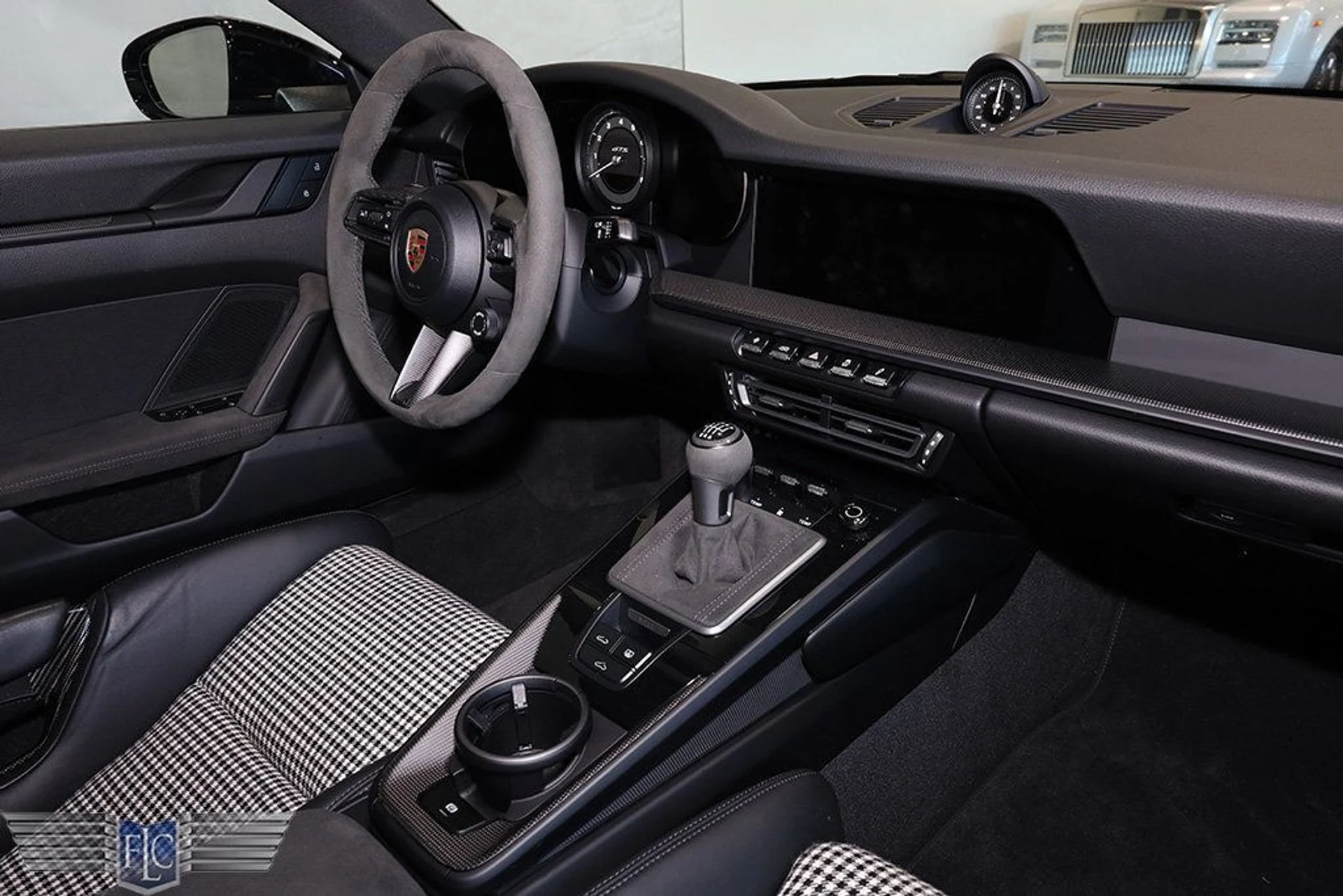 mph020_988653645_used_2024_porsche_911_carreragtscoupemanual_9689_22931180_21_1024_28782eb221