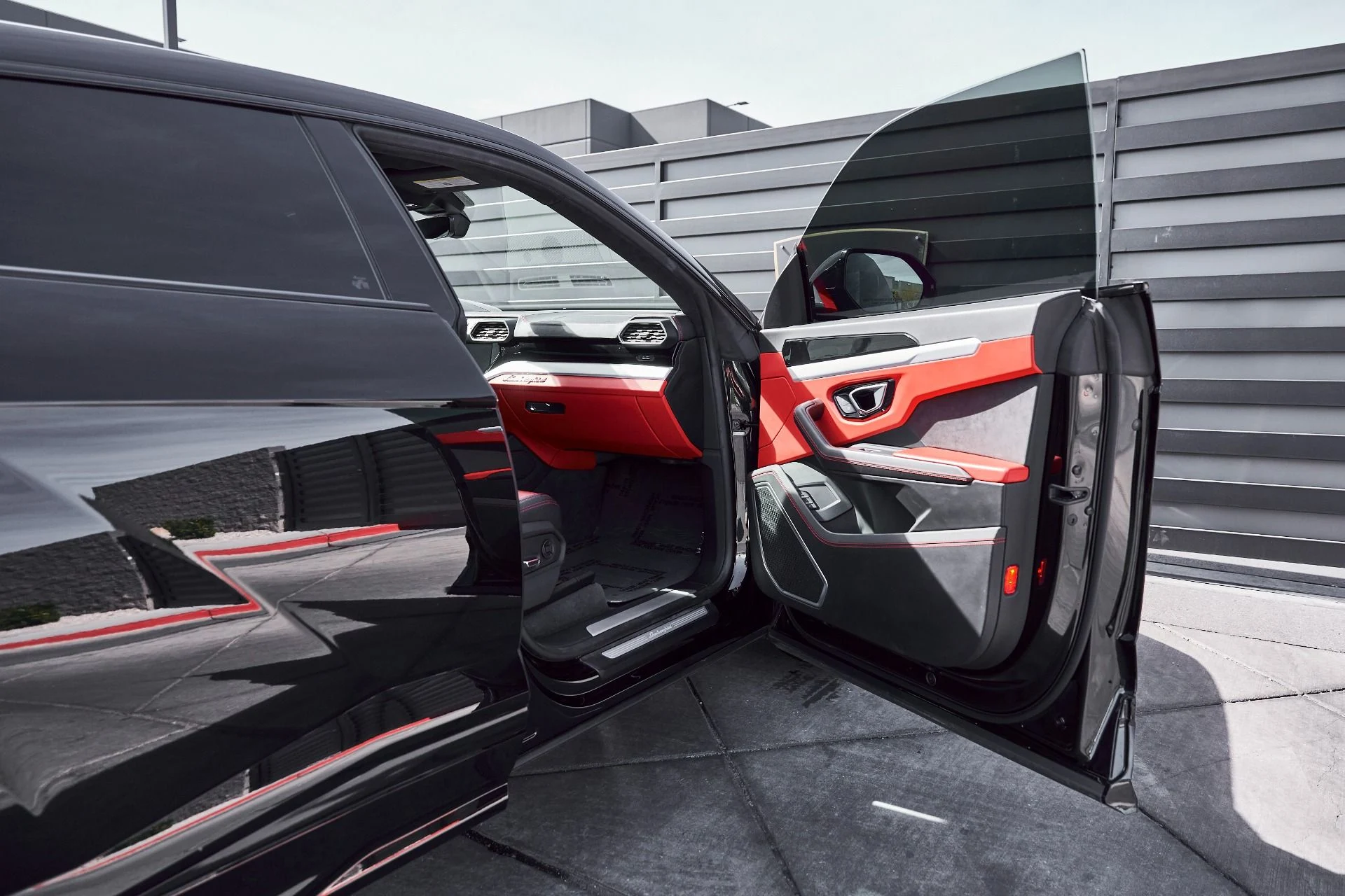 mph020_990166607_Used_2021_Lamborghini_Urus_1771987847_decd5028ee