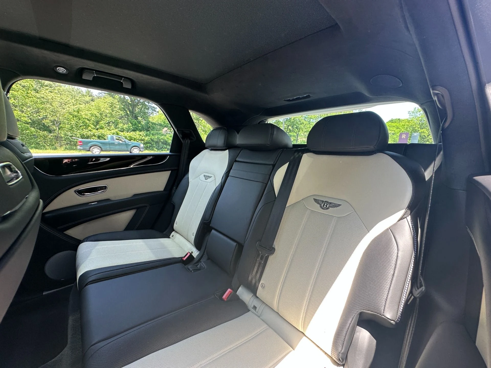 mph020_992566966_Used_2026_Bentley_Bentayga_V8_1786136342_c0557a0e18