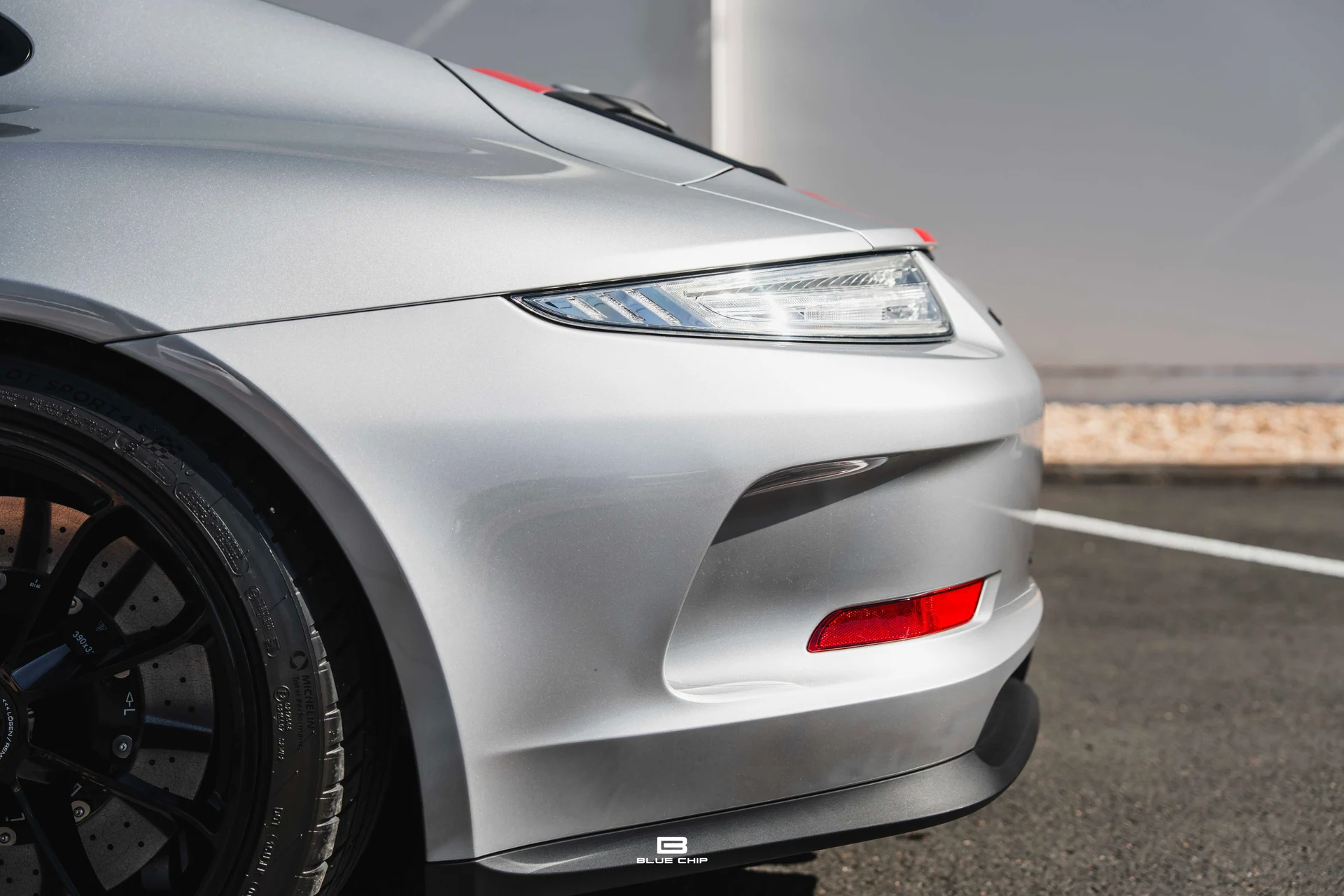 mph020_996649702_6a2c7e05884a8218a2647a1d_2016_Porsche_911_R_21_b8a47bd055
