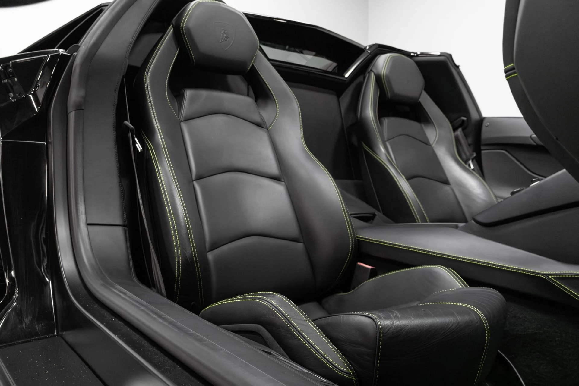 mph020_996839969_Used_2015_Lamborghini_Aventador_LP_700_4_1770952947_180a2f38d0