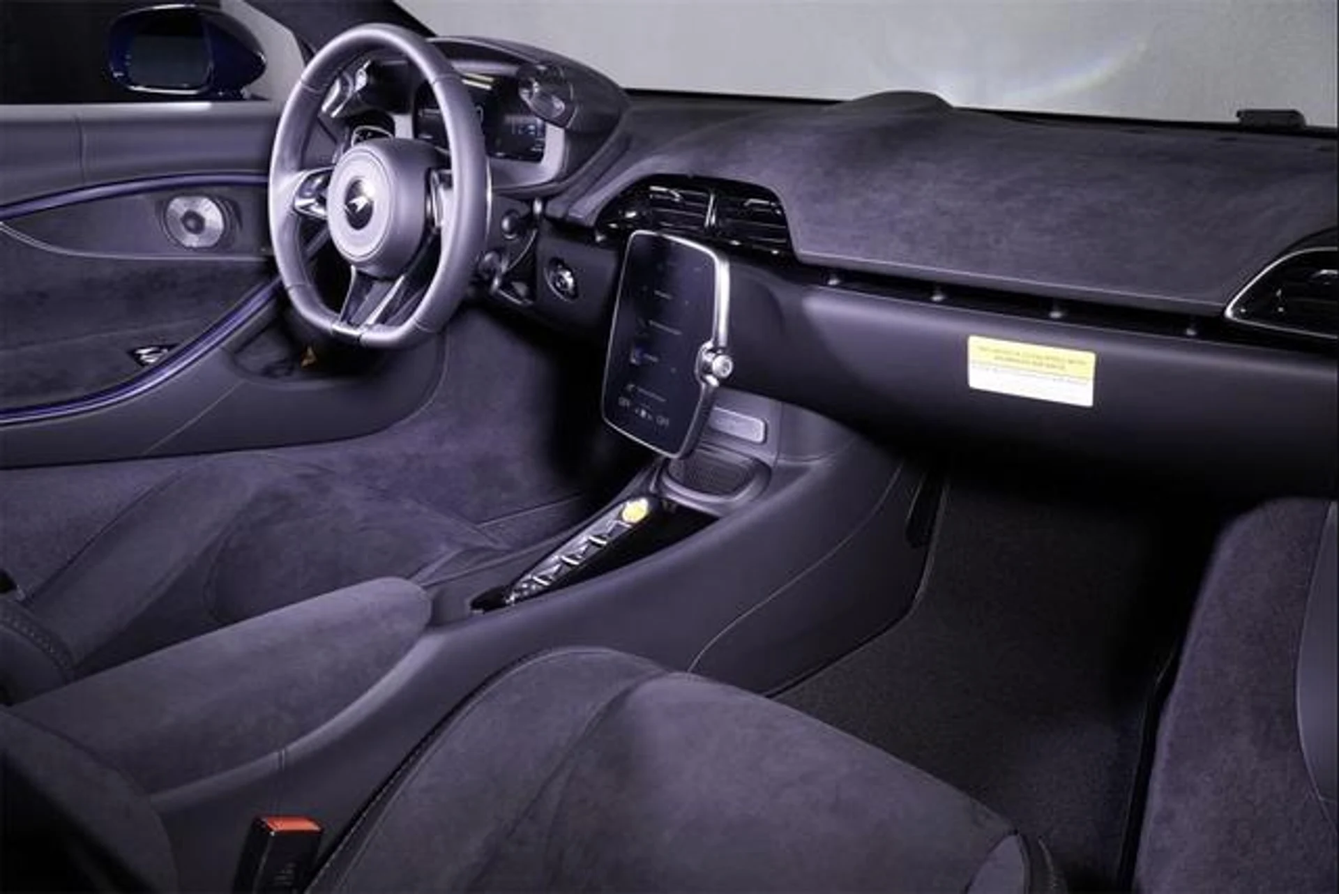 mph020_bw_O_Nfd8yv_Uw_ZKWX_Zo8t8c_D5_c_Ps_49e2285a84