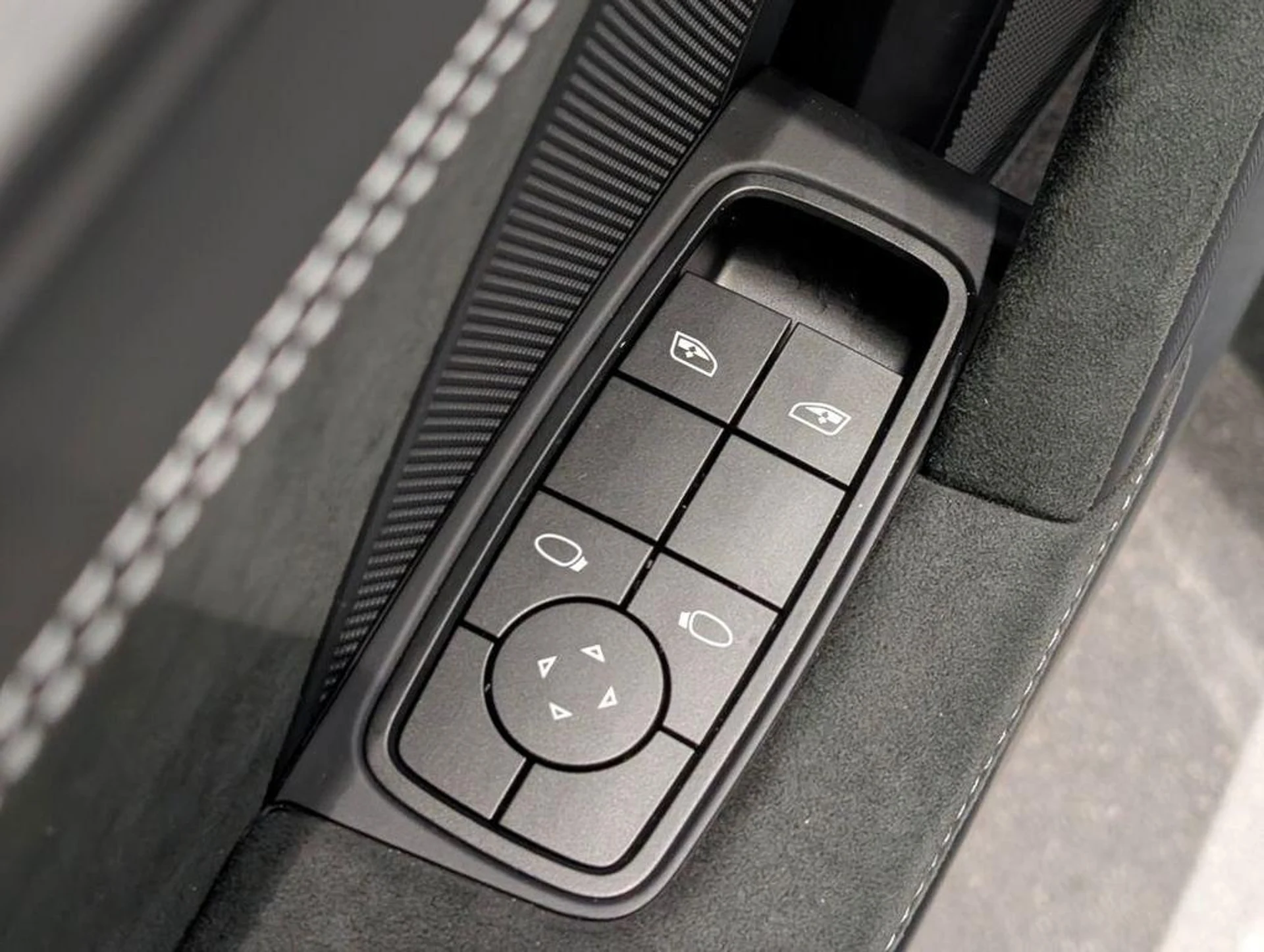 mph021_1001863281_4_Zmro_EQT_Ka_Vuaqs634_A_Fen_6_UB_4_3fdee82a5c