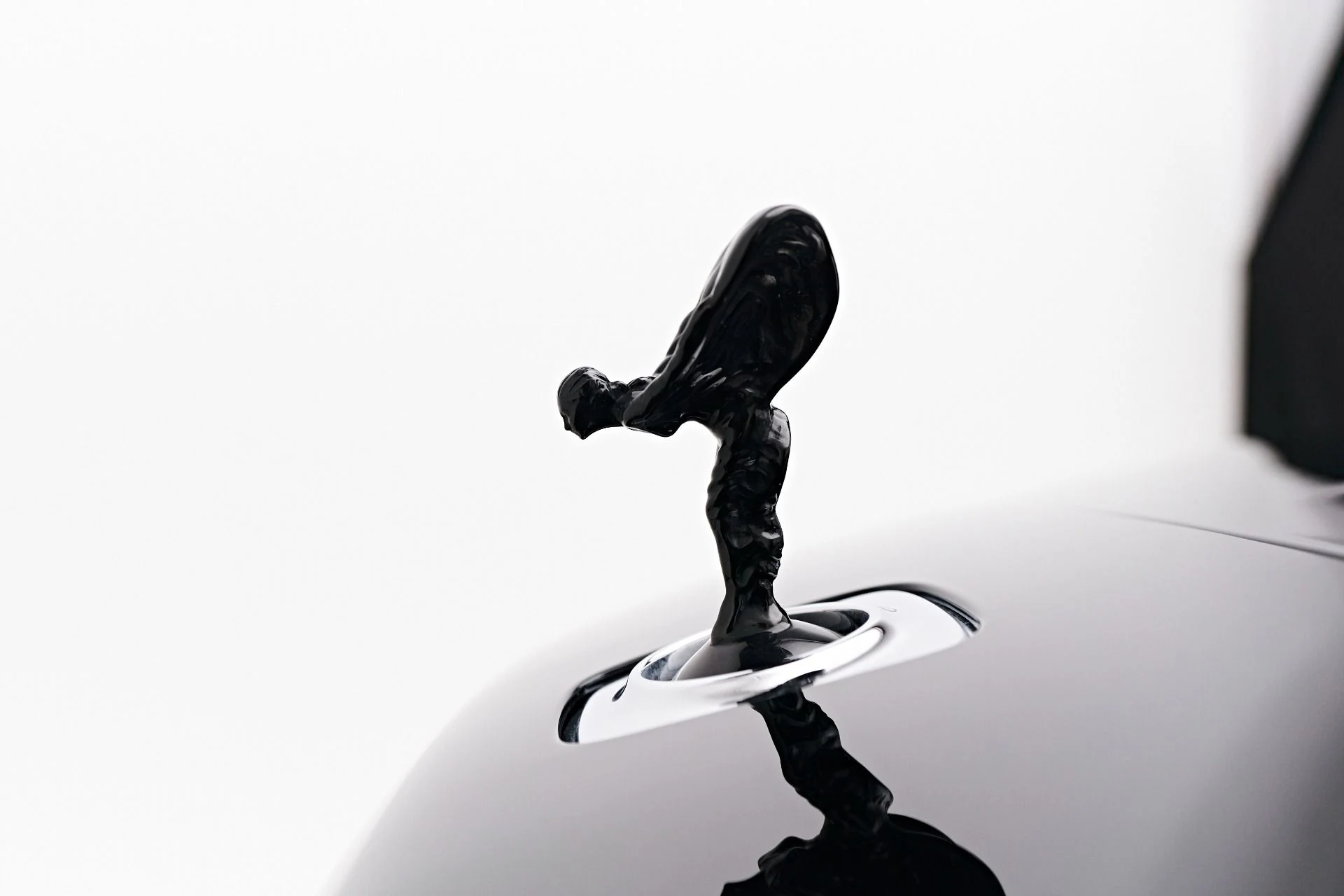 mph021_1003414304_Used_2018_Rolls_Royce_Dawn_Base_1712097655_e9b16e0fb0