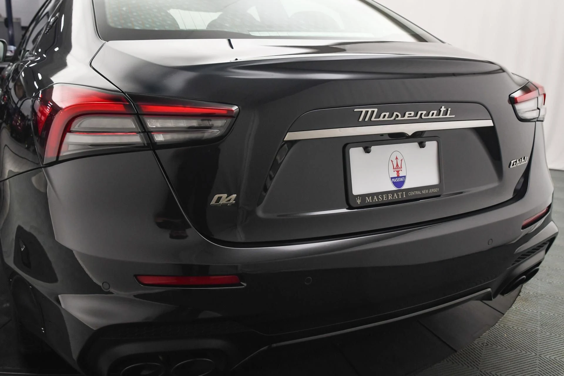 mph021_1011968906_Used_2023_Maserati_Ghibli_Modena_Q4_1752825619_e4ecdd156f