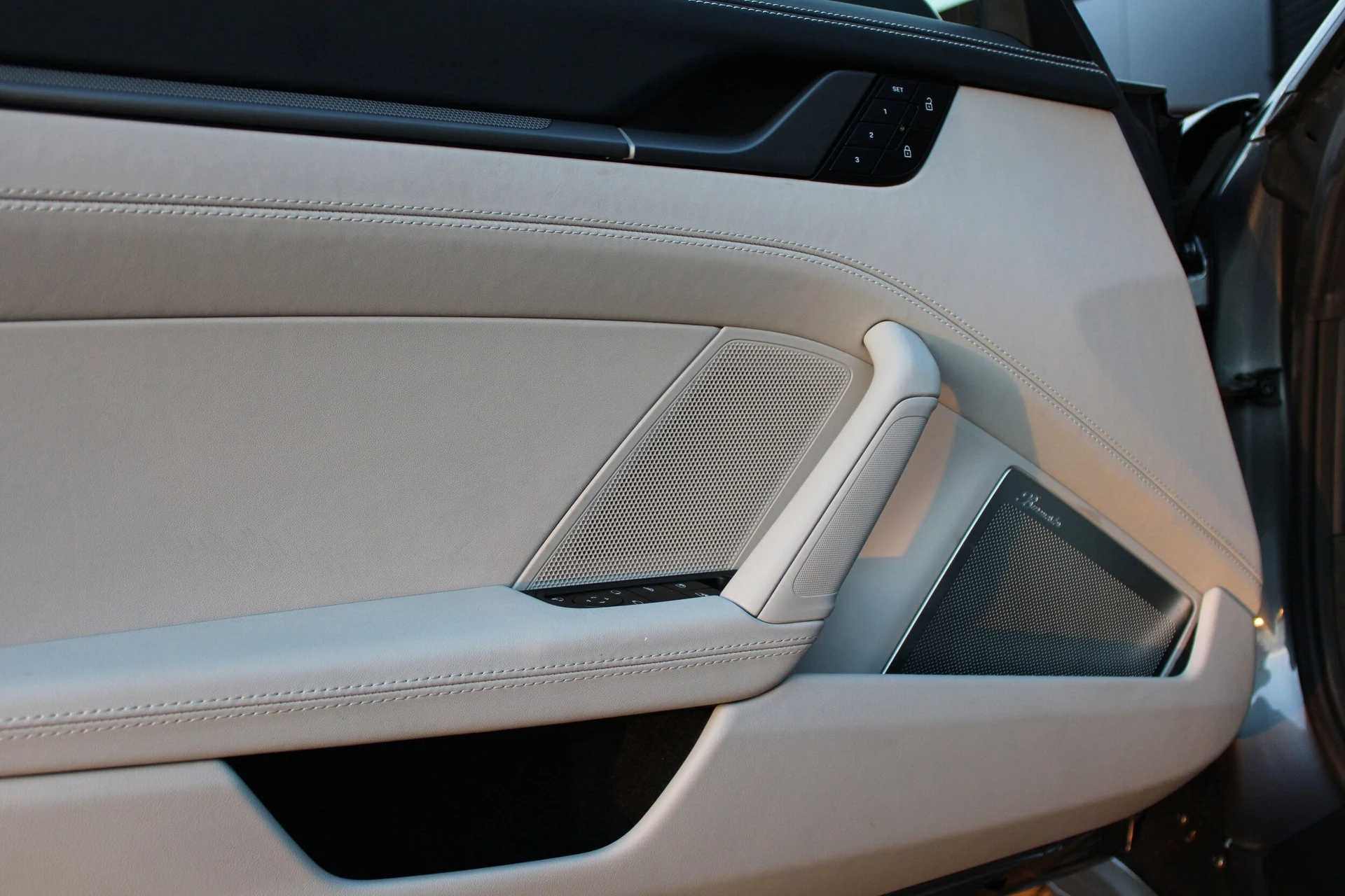 mph021_1017798203_dc5774512561344a273cee8975e46fa3x_009c15deaa