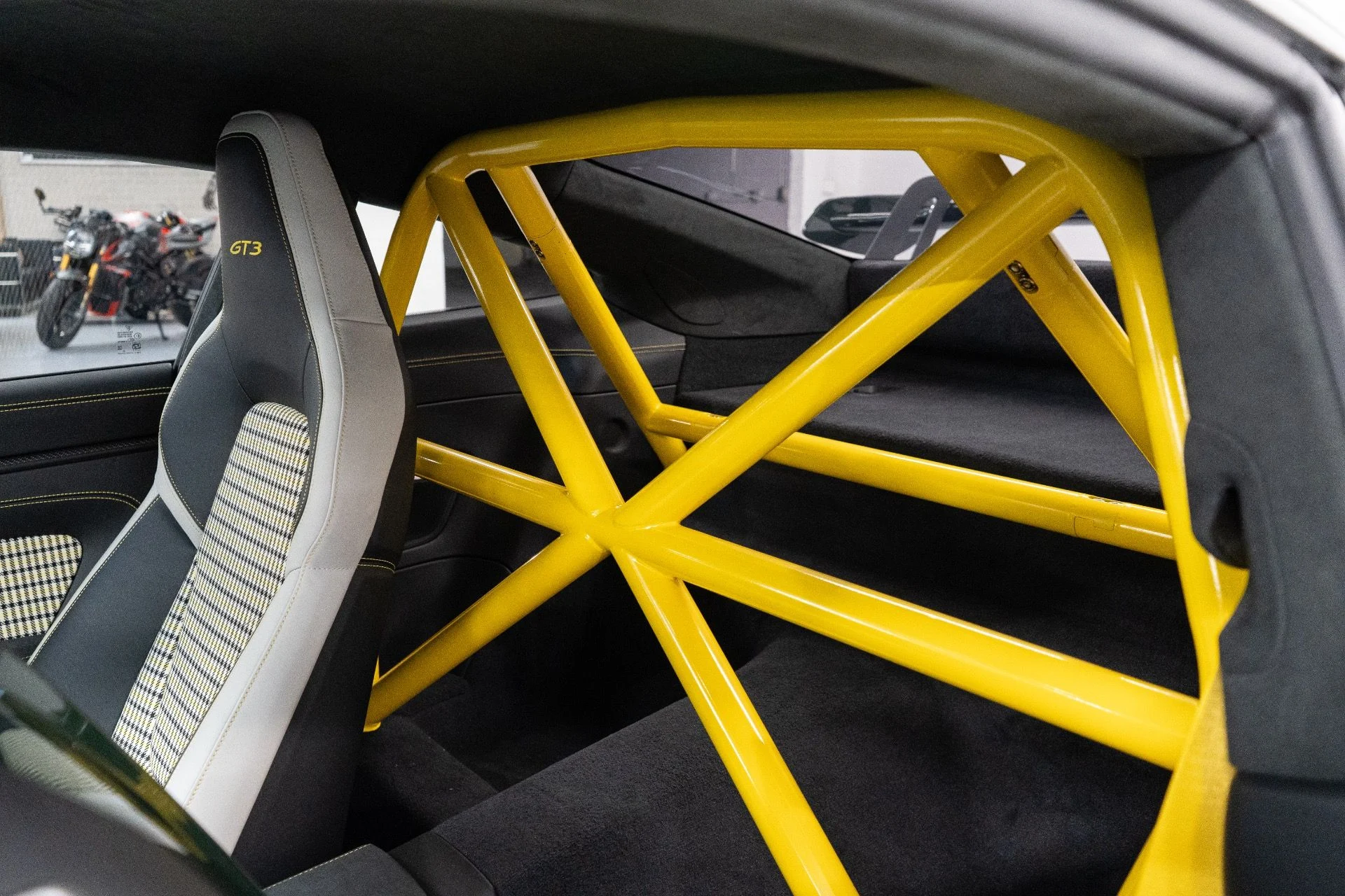 mph021_1017997322_Used_2026_Porsche_911_GT_3_1766611800_8335be7a2b