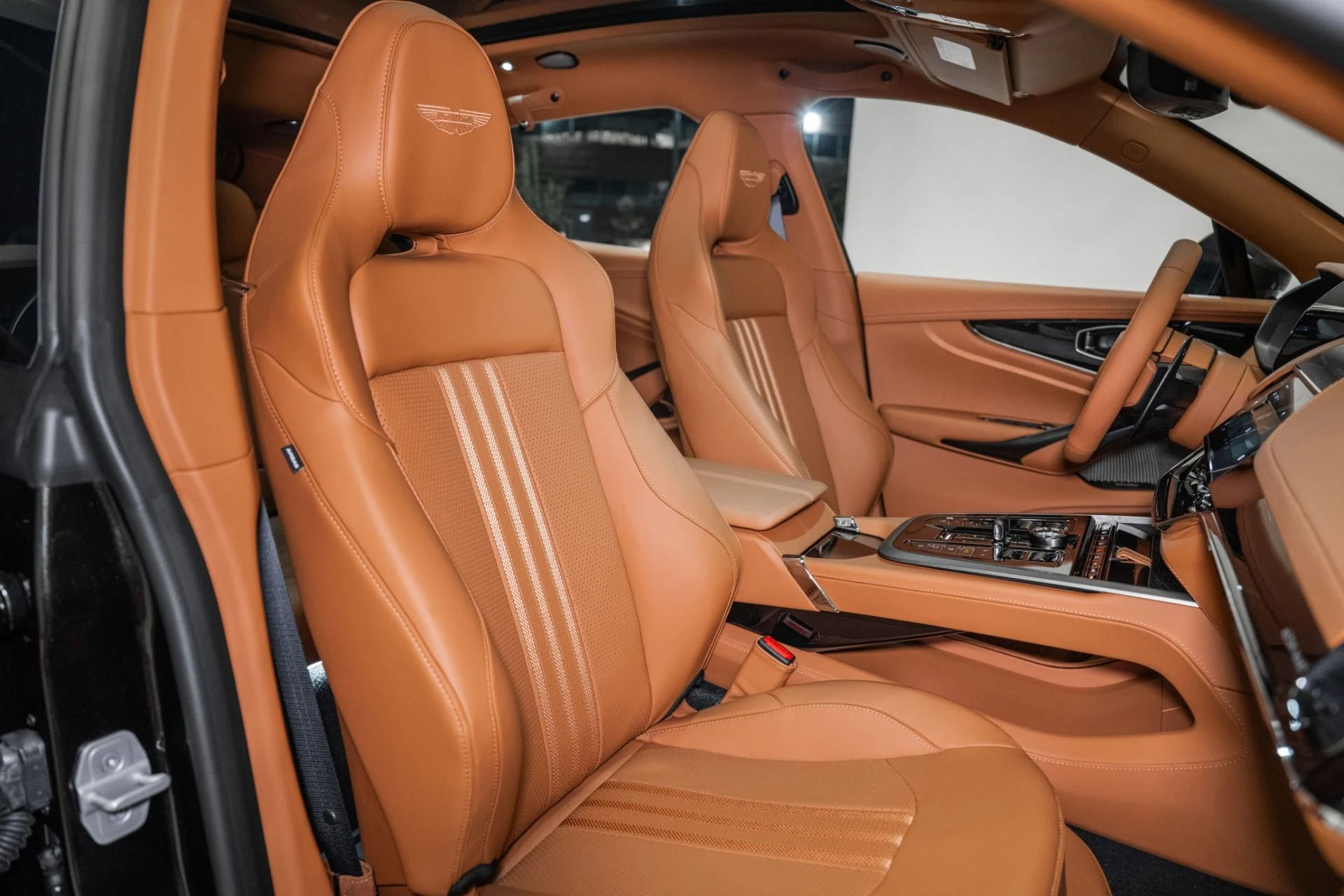 mph021_1026349029_New_2026_ASTON_MARTIN_DBX_707_1759283914_46a63a8358