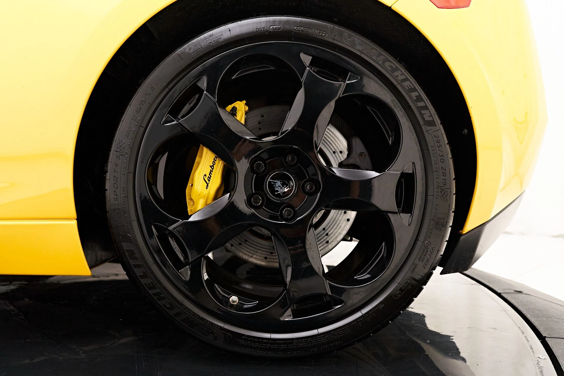 mph021_1030551735_Used_2005_Lamborghini_Gallardo_1703127301_97003cb202