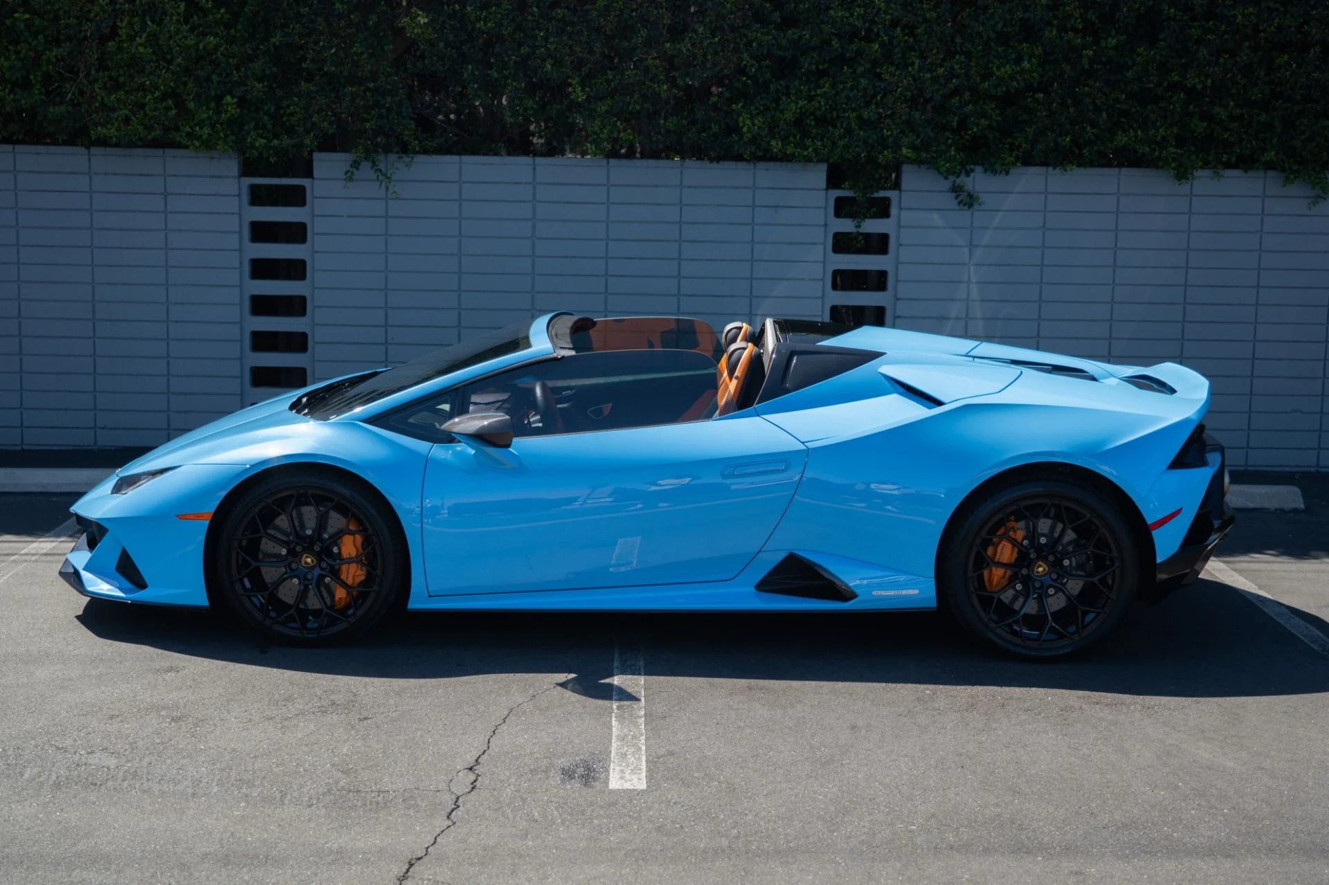 mph021_1034880354_Used_2024_Lamborghini_Huracan_EVO_Spyder_1757527007_1f21778a8a