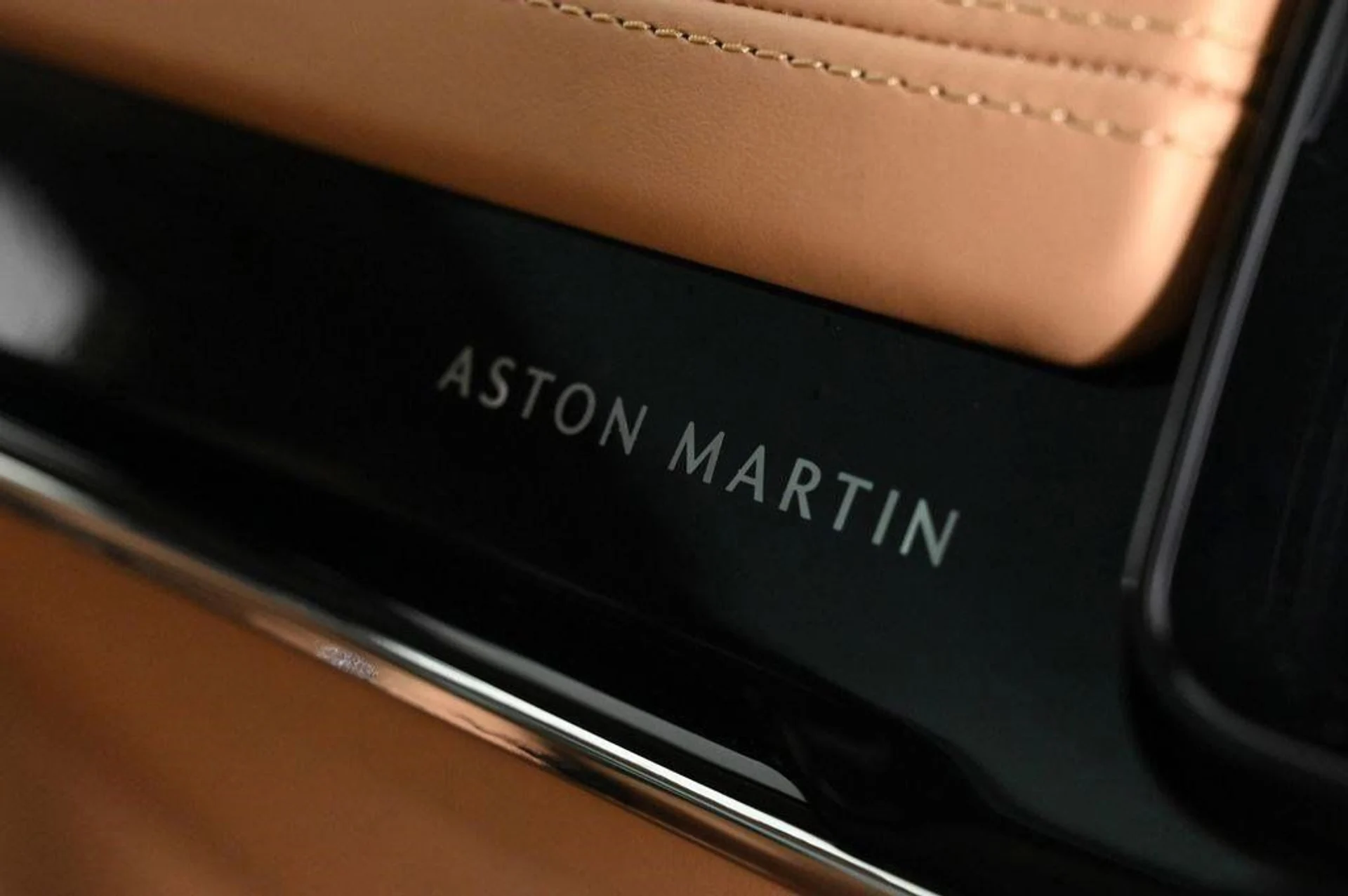 mph021_1047549758_new_2025_aston_martin_dbx_707awd_11350_22854869_21_1024_5b1131ed9f