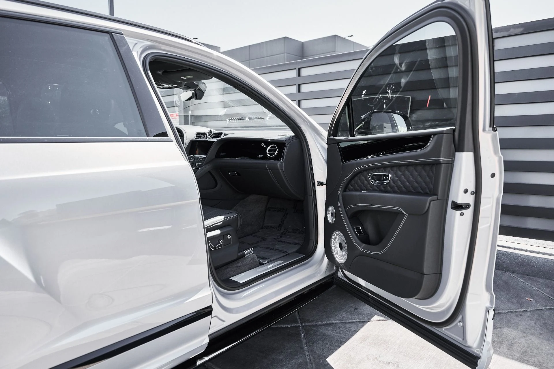 mph021_1062562456_Used_2025_Bentley_Bentayga_S_1782152771_030c2e9ef7