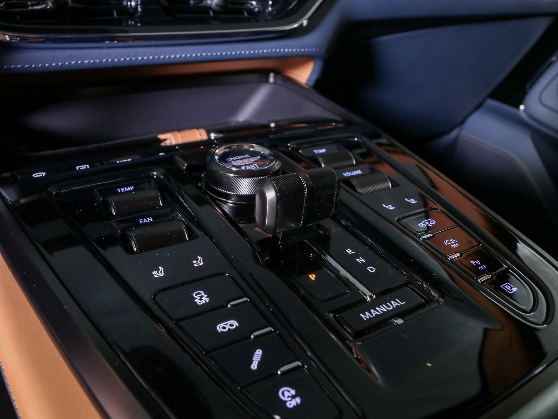 mph021_1067730147_New_2025_Aston_Martin_DBX_707_1758482676_fbf31176a7