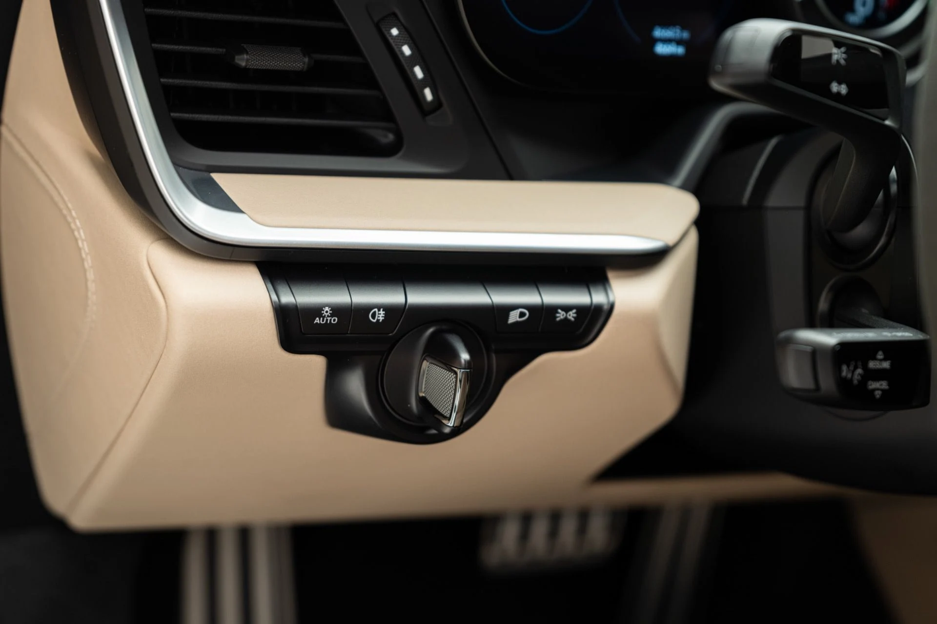 mph021_1067883132_Used_2025_Porsche_911_Turbo_S_1780412790_972554e9ca