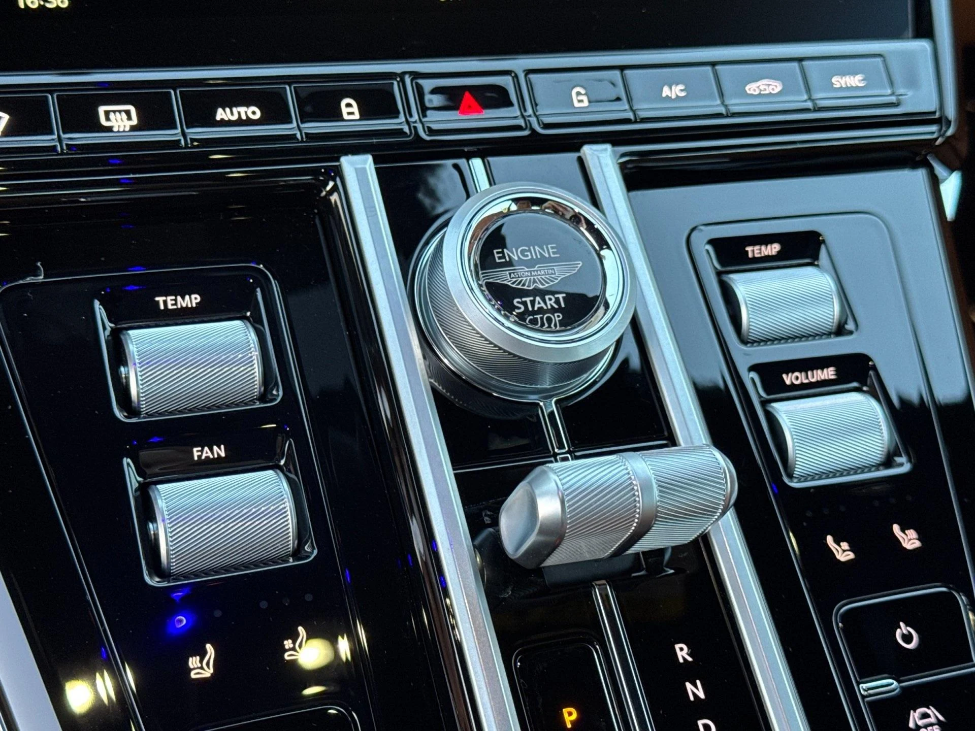 mph021_1069086404_New_2026_Aston_Martin_Vantage_S_1767971574_e3440540e3