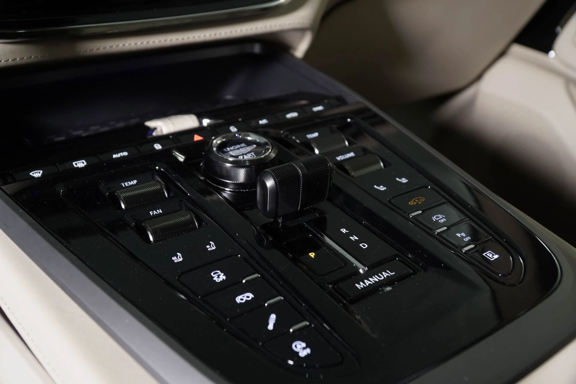 mph021_1074964434_New_2026_Aston_Martin_DBX_707_1765563110_bc8adfc490